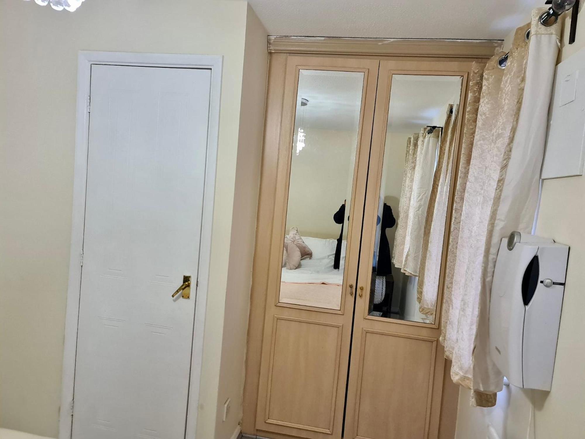 Vakantiehuis - Sleeps 4 - Parking - Garden - Petfriendly