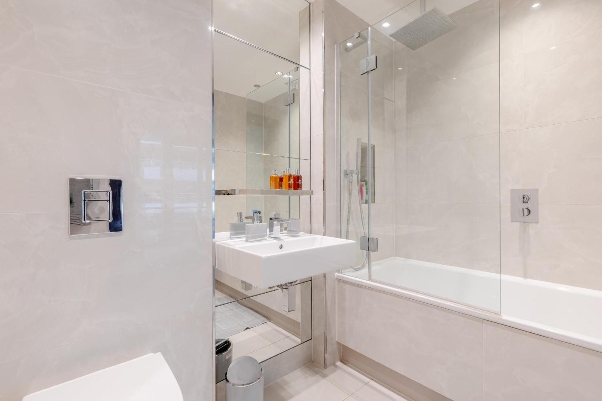 Luxury 2 Bed 2 Bath Close To Chelsea Appartement Londen