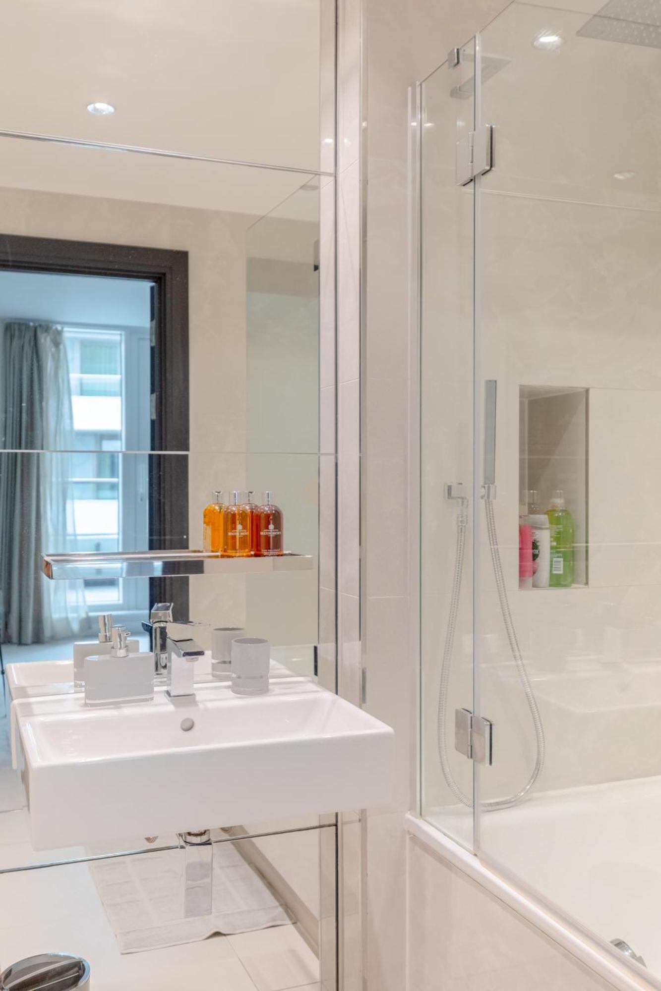 Luxury 2 Bed 2 Bath Close To Chelsea Londen