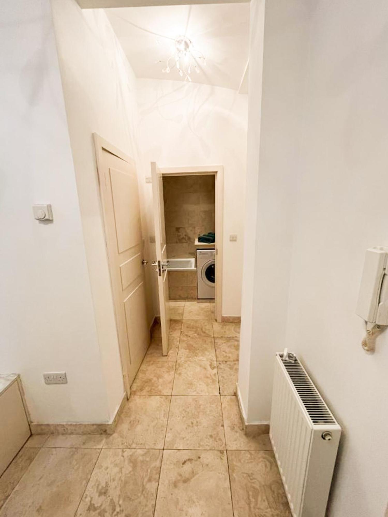 Apartment Moments From Hyde Park London