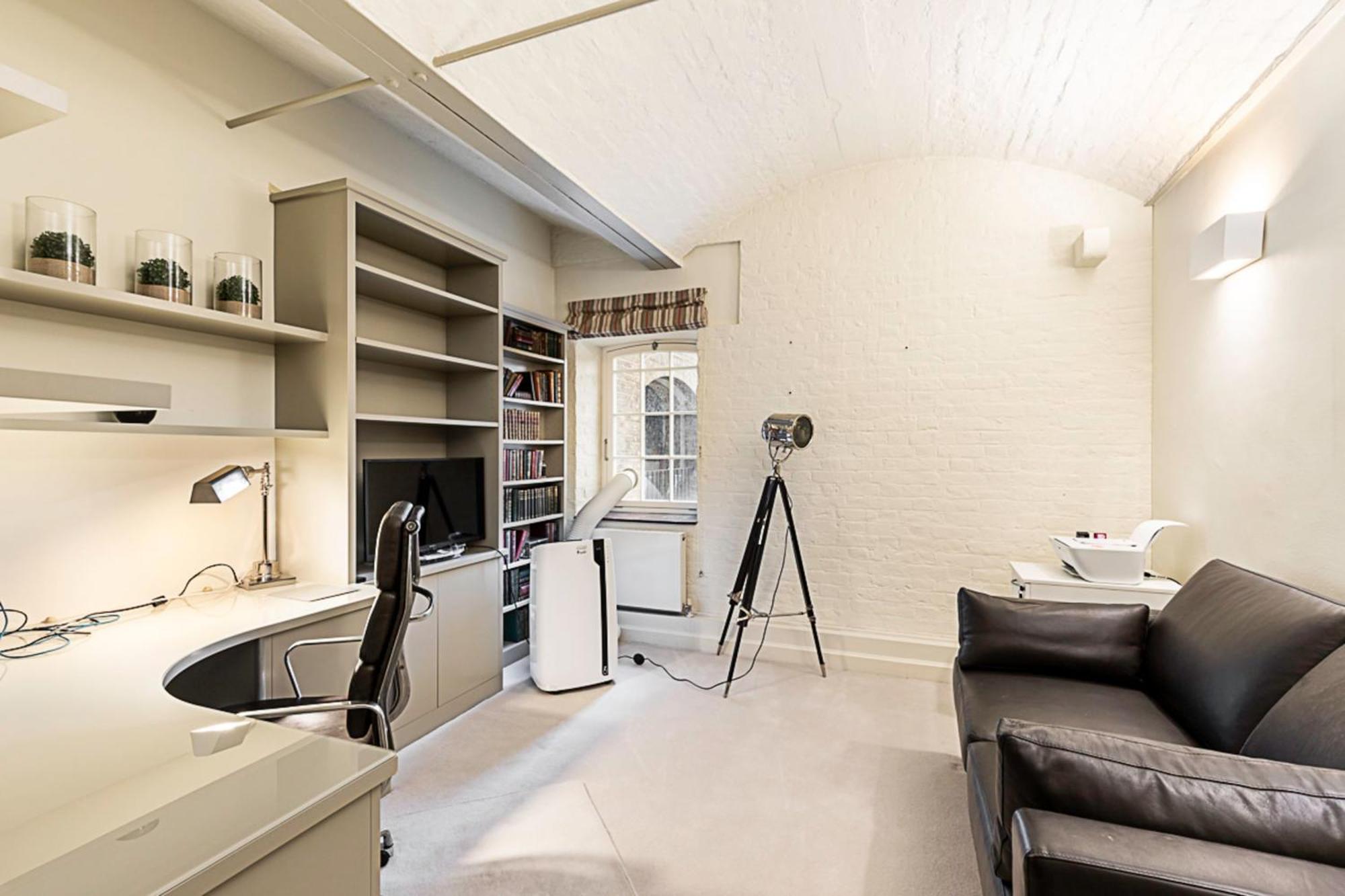 Apartment Charming In St Katharine Docks