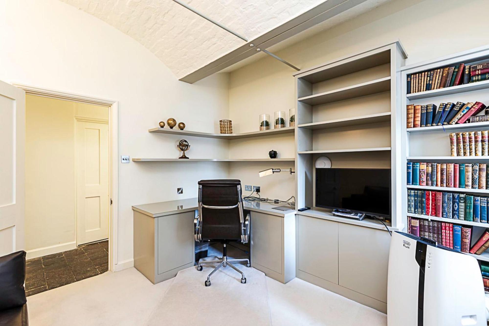 Apartment Charming In St Katharine Docks London