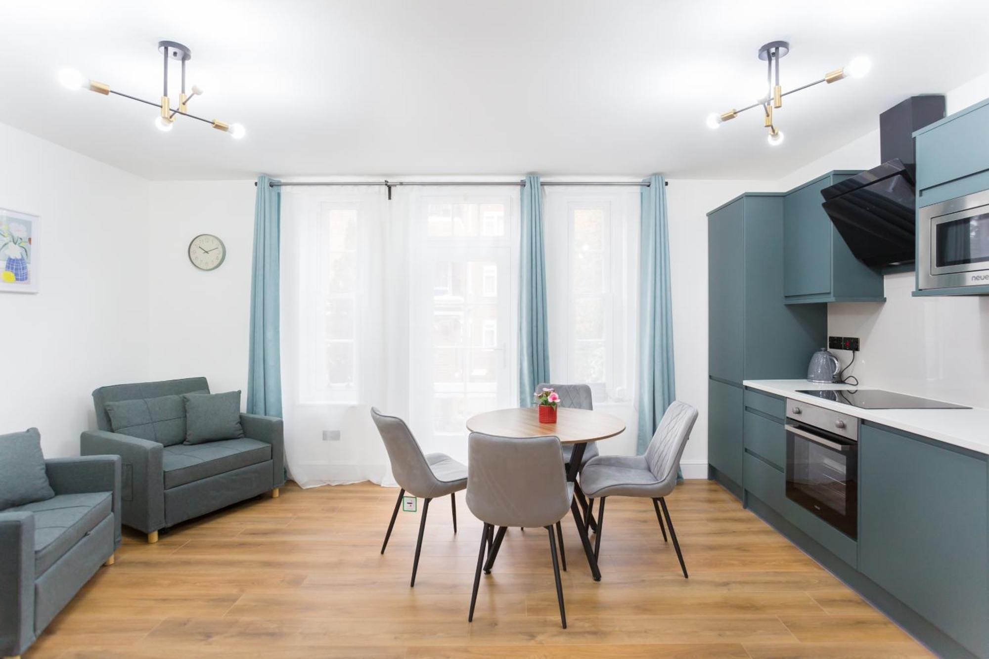 Centre One Bedroom Next To Station, Newly Renovated * Londres