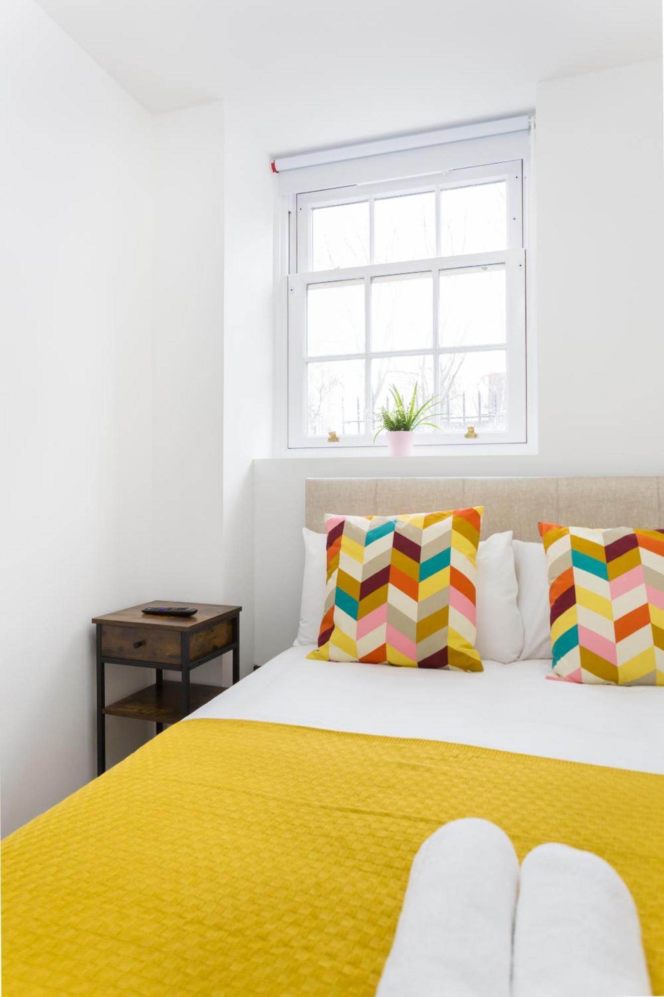 Centre One Bedroom Next To Station, Newly Renovated Apartamento