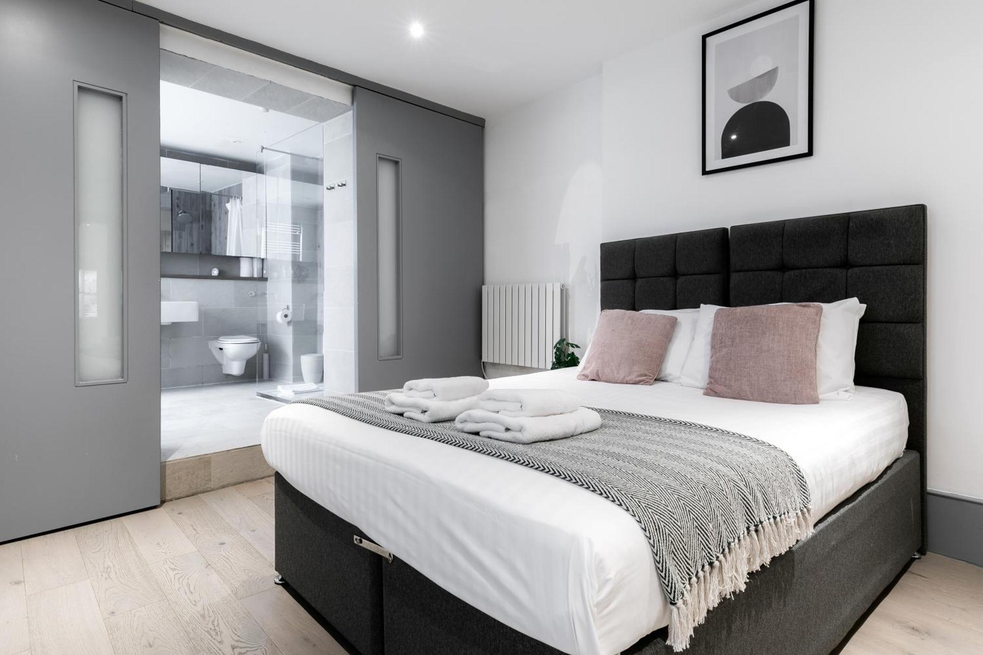 Prime Gloucester Road Apartment
