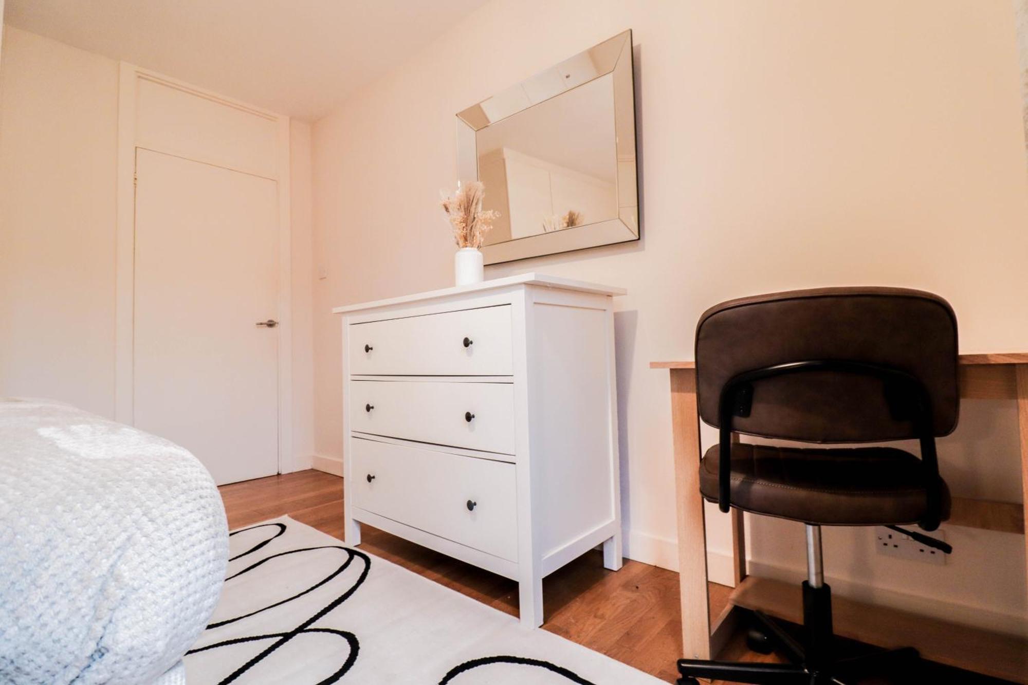 Gorgeous 2-Bedroom London Apartment *