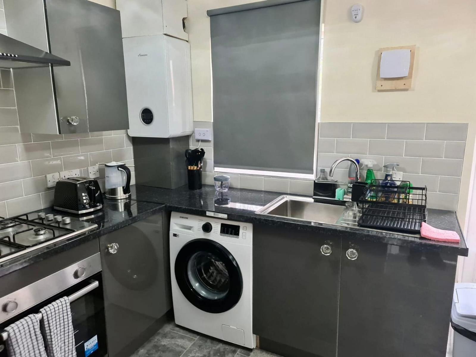 - Sleeps 4 - Parking - Garden - Petfriendly Vakantiehuis