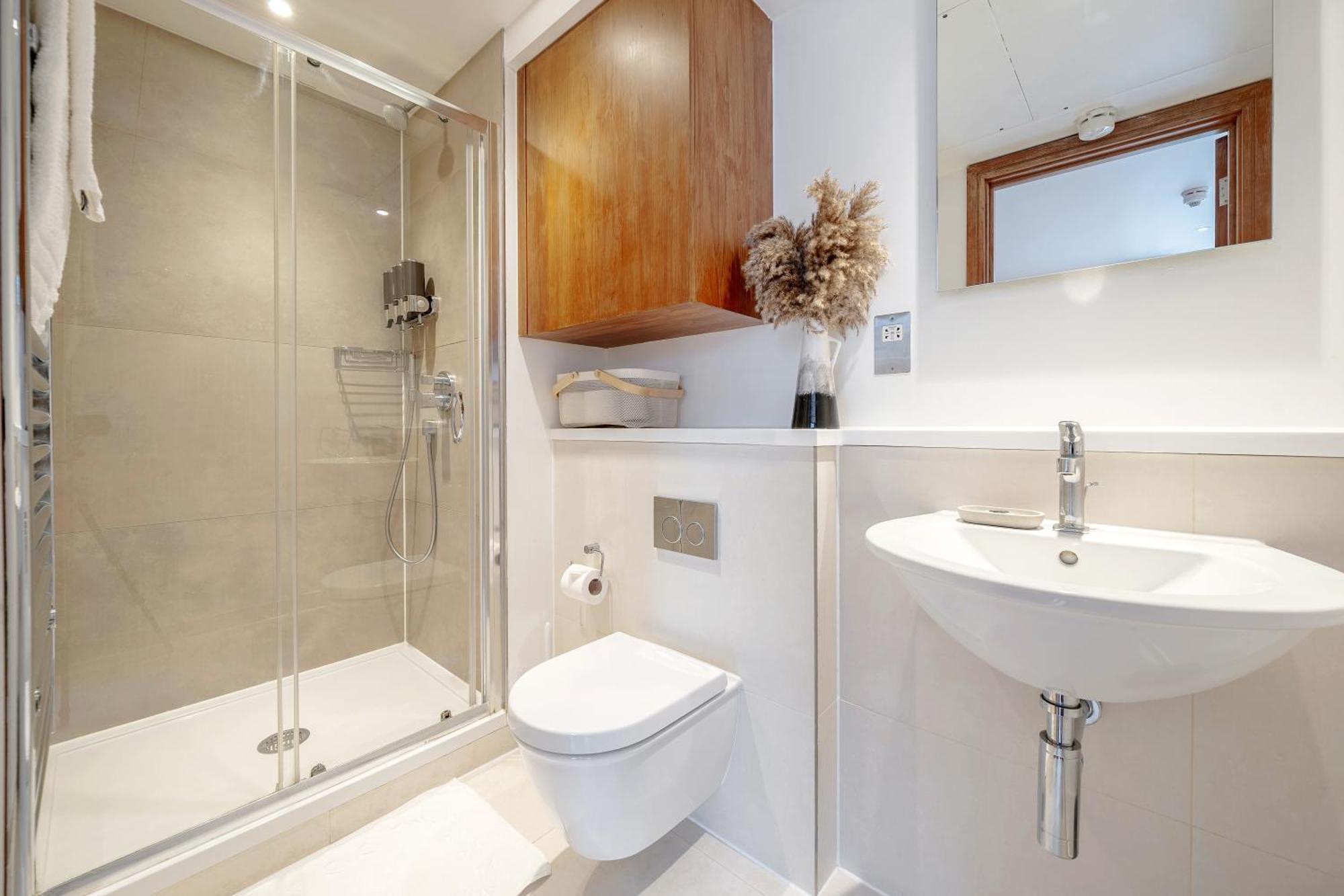 Kula - Tower Hill Apartment London
