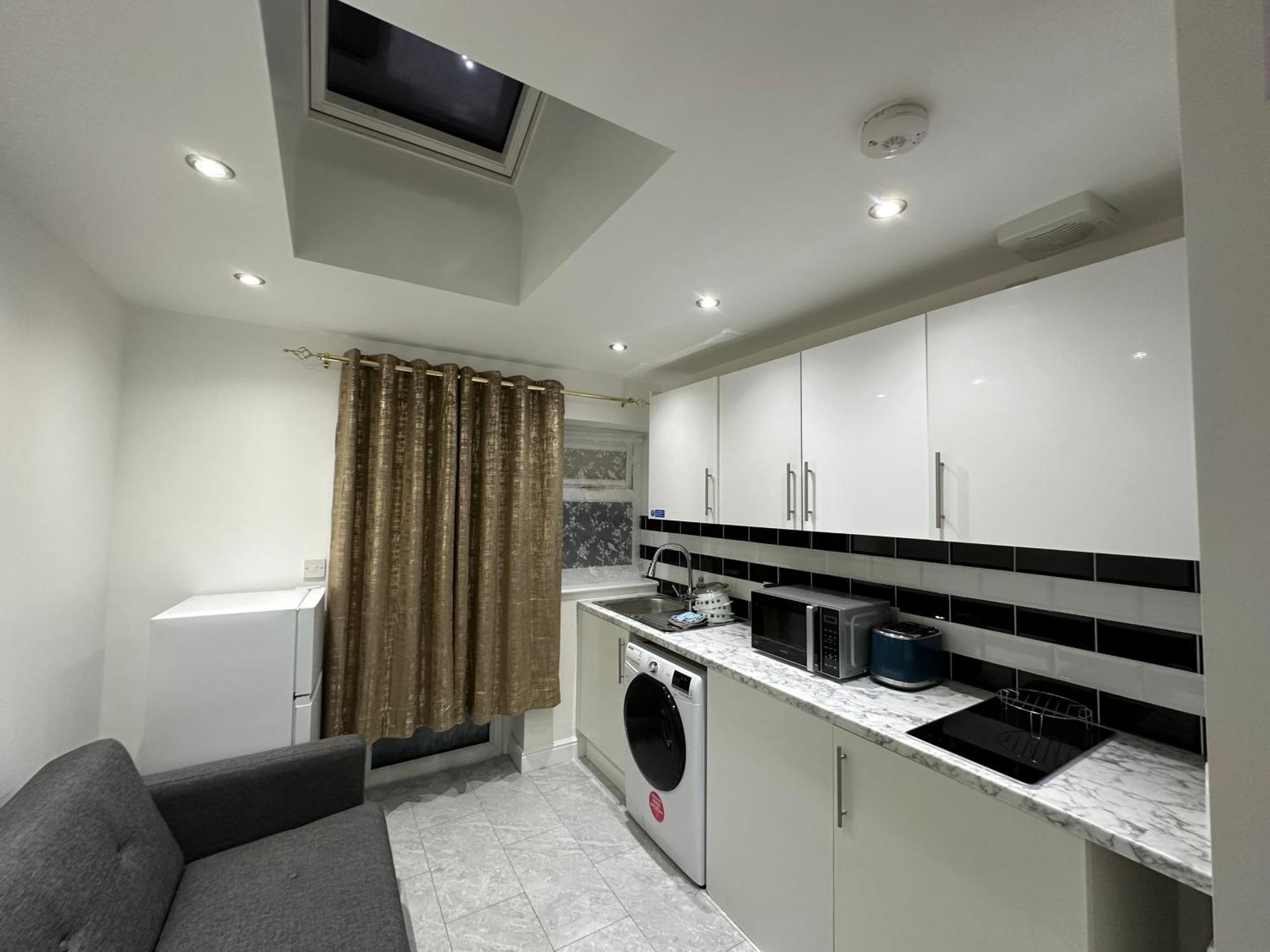 Smart Cosy/small Double In Oakridge Road Bromley Guest house London