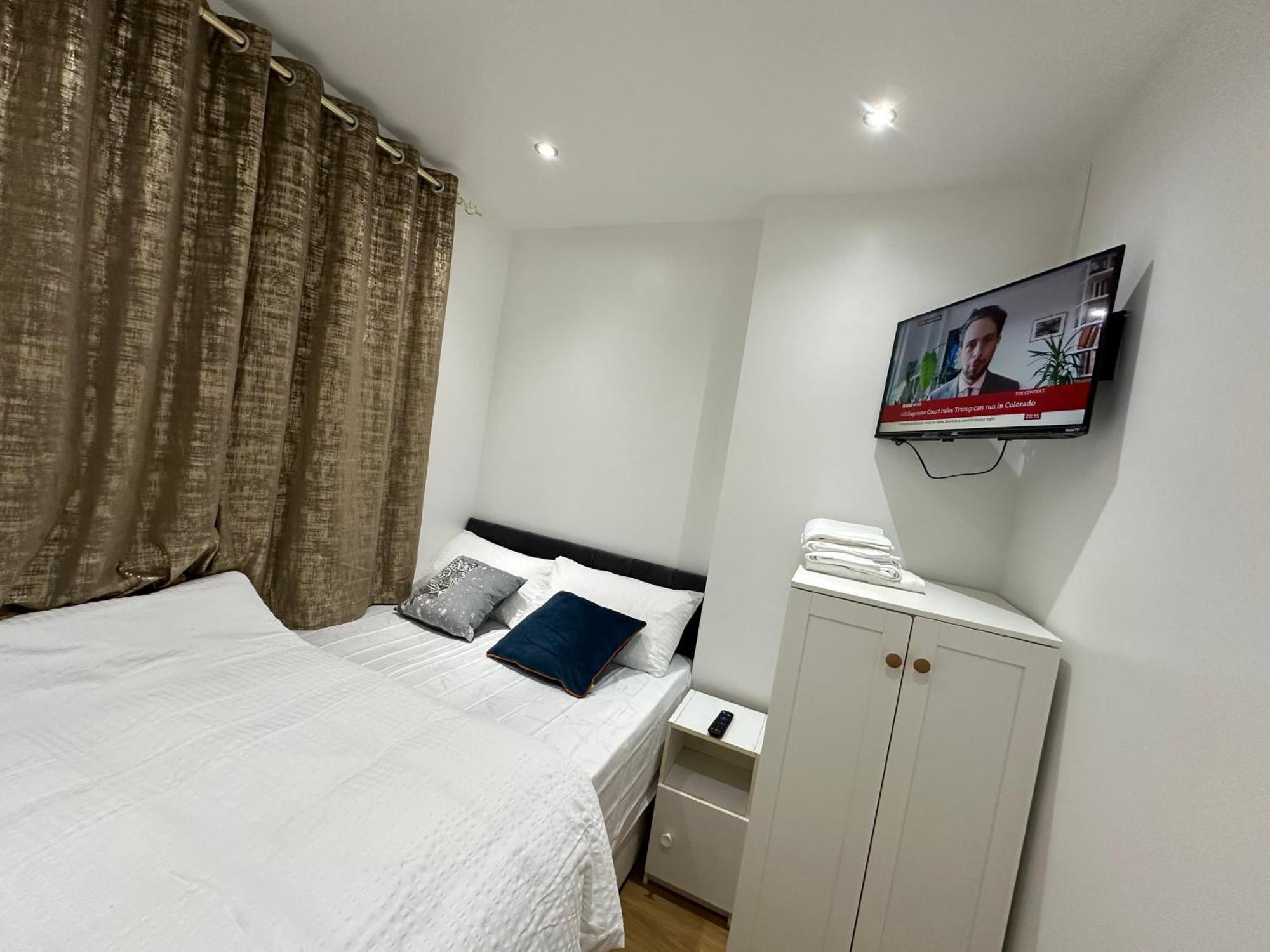Guest house Smart Cosy/small Double In Oakridge Road Bromley *