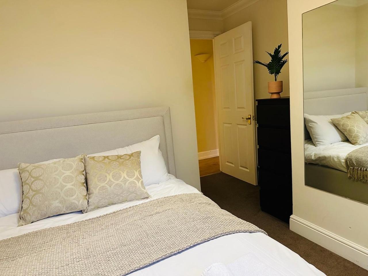Apartment Wimbledon Elegance: 2-bedroom Retreat London