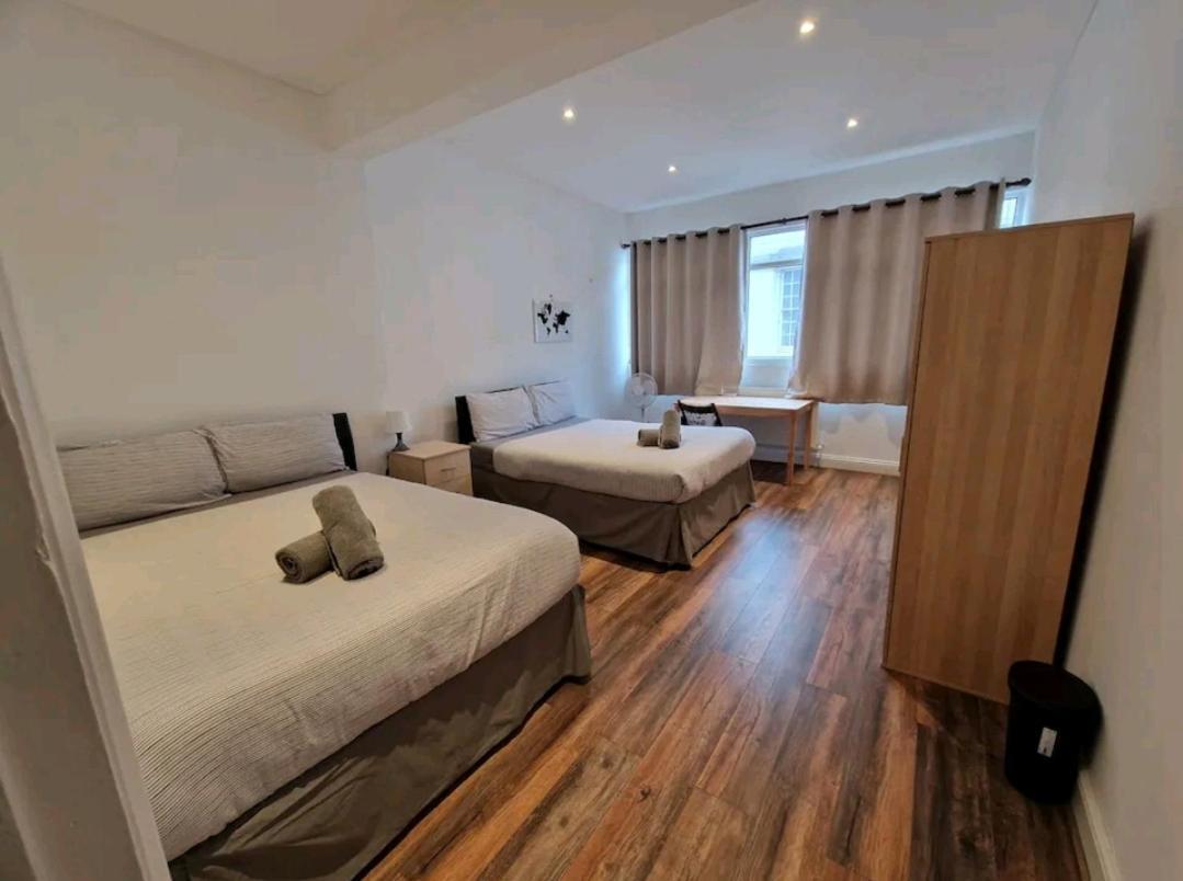 Affordable In Shared Flat, Bridge Habitación en casa particular