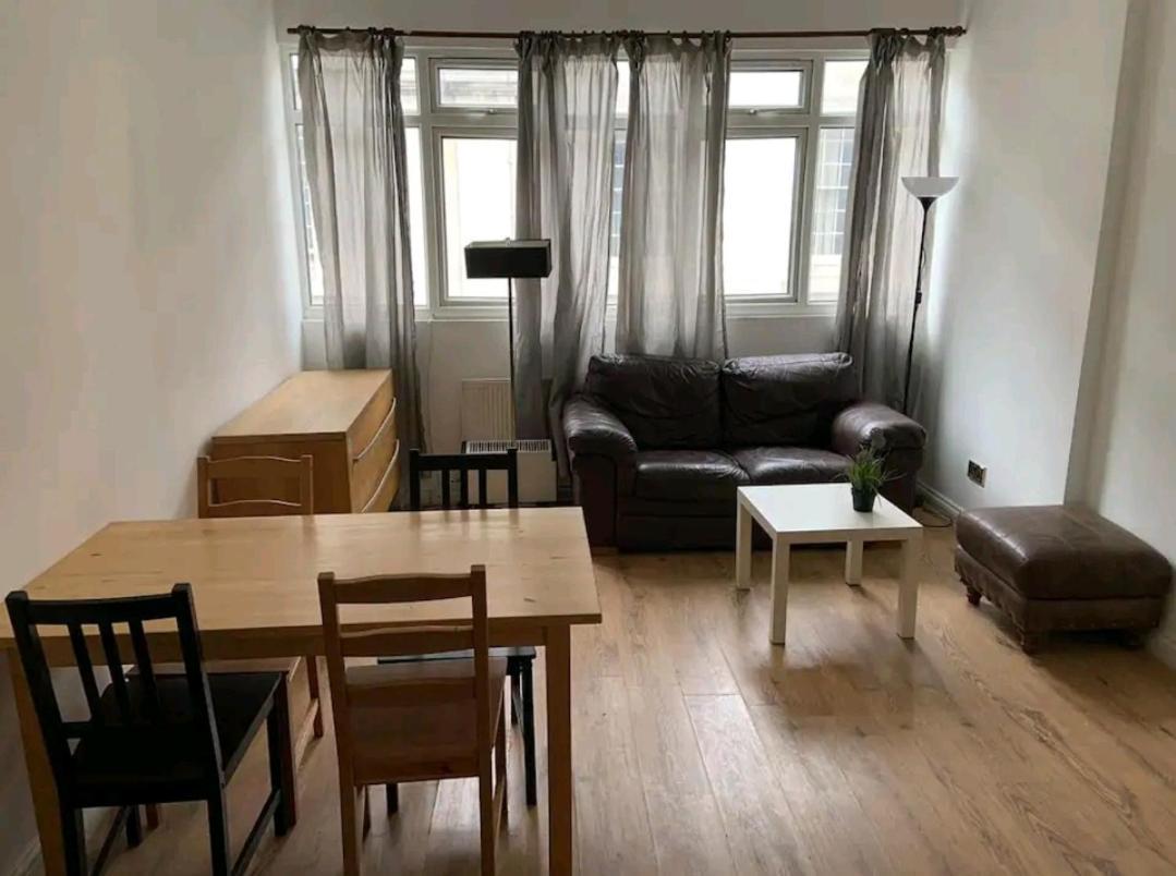 Affordable In Shared Flat, Bridge Habitación en casa particular Londres