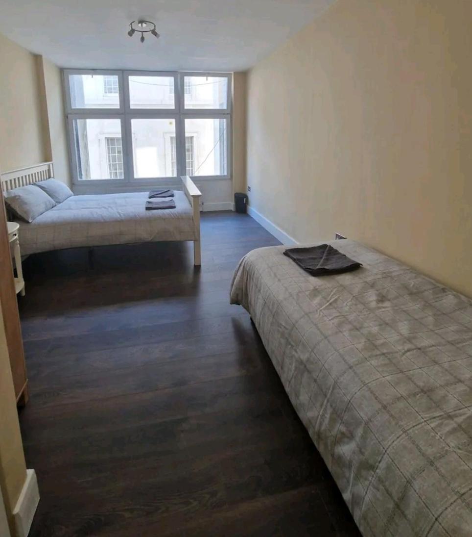 Affordable In Shared Flat, Bridge Habitación en casa particular Londres