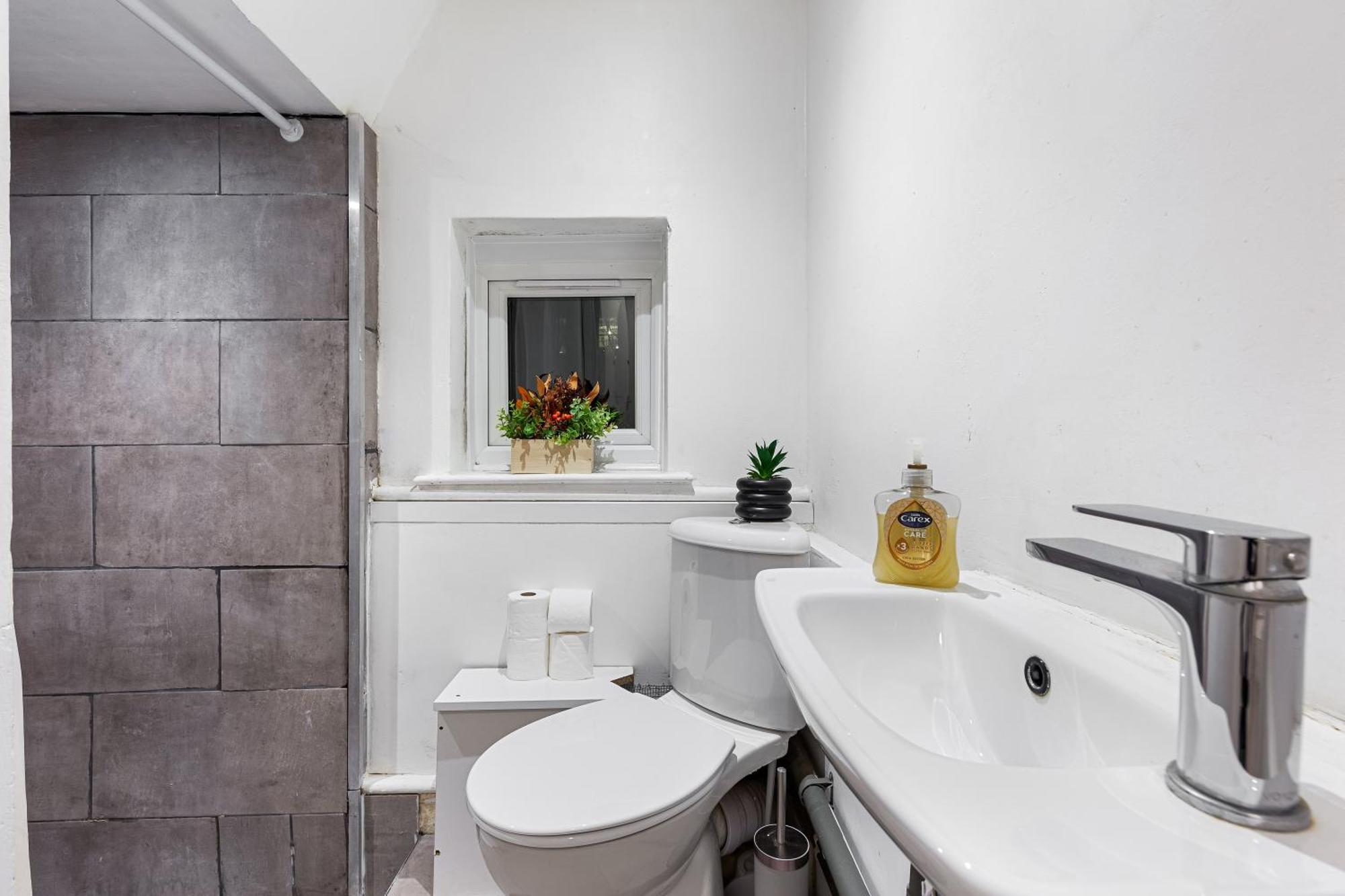 Holiday Near Kings Cross Sleep 12 Sp7 Apartment London