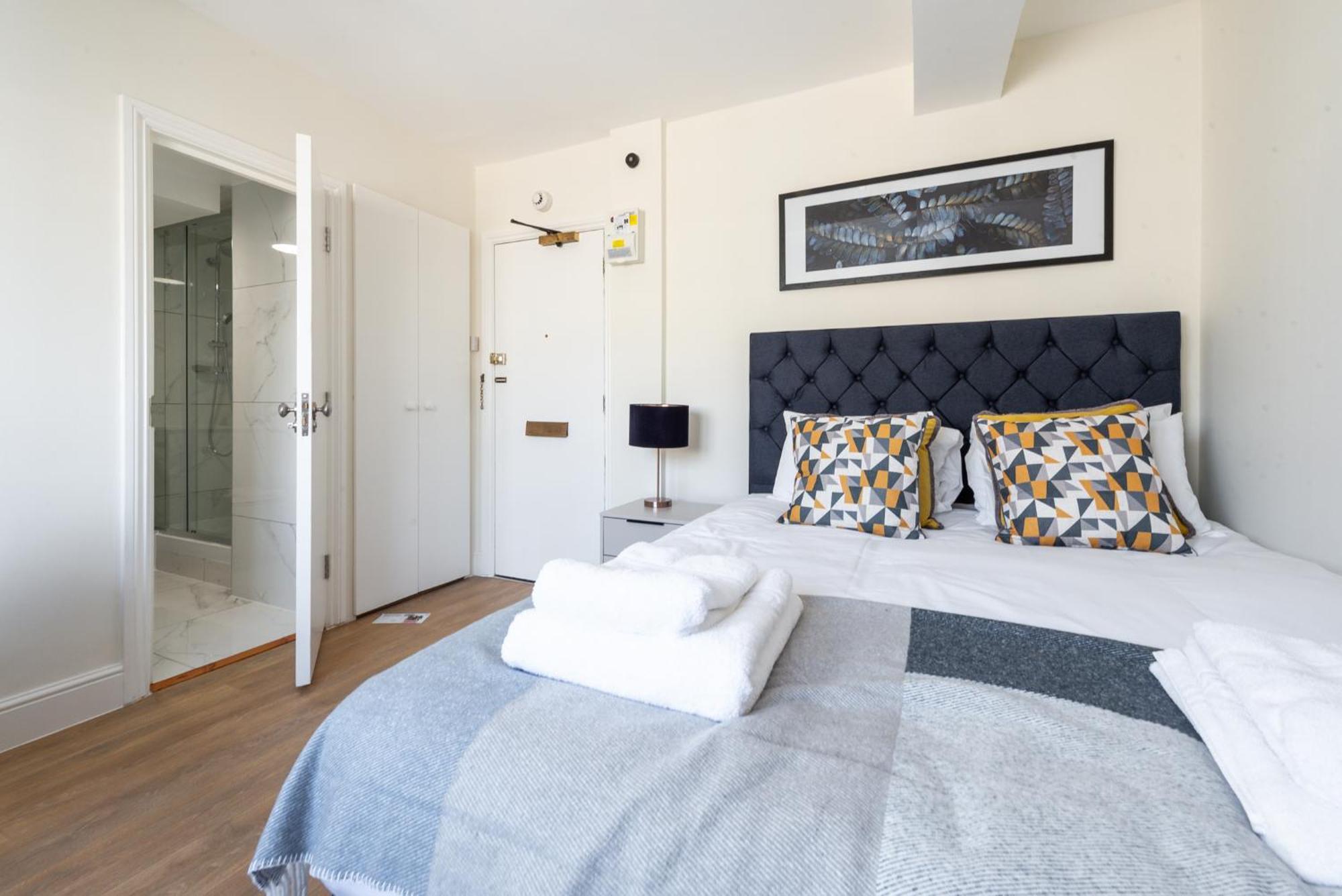 Apartment Capital 856, Chelsea Cloisters