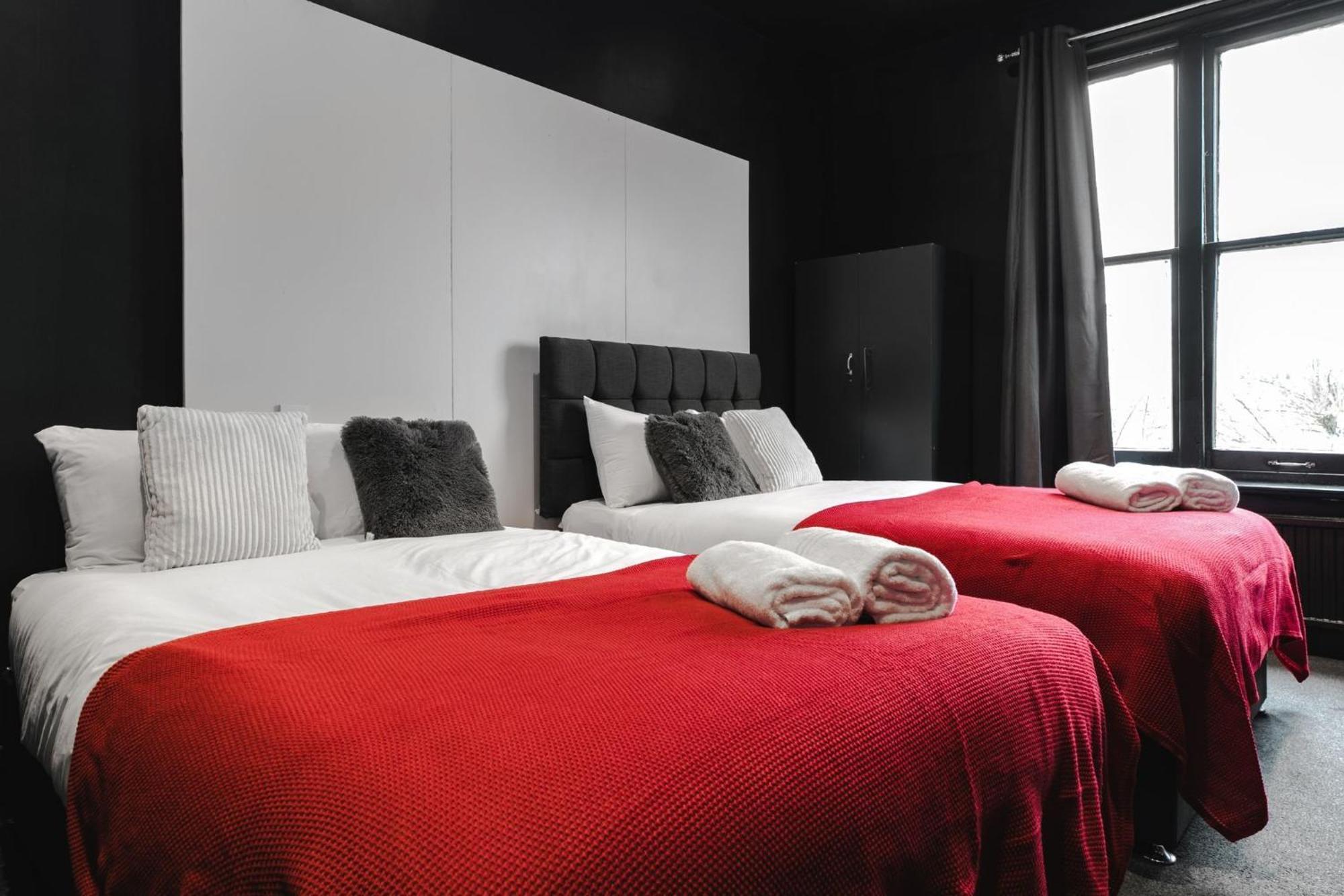 Amsterdam Hotel 2*