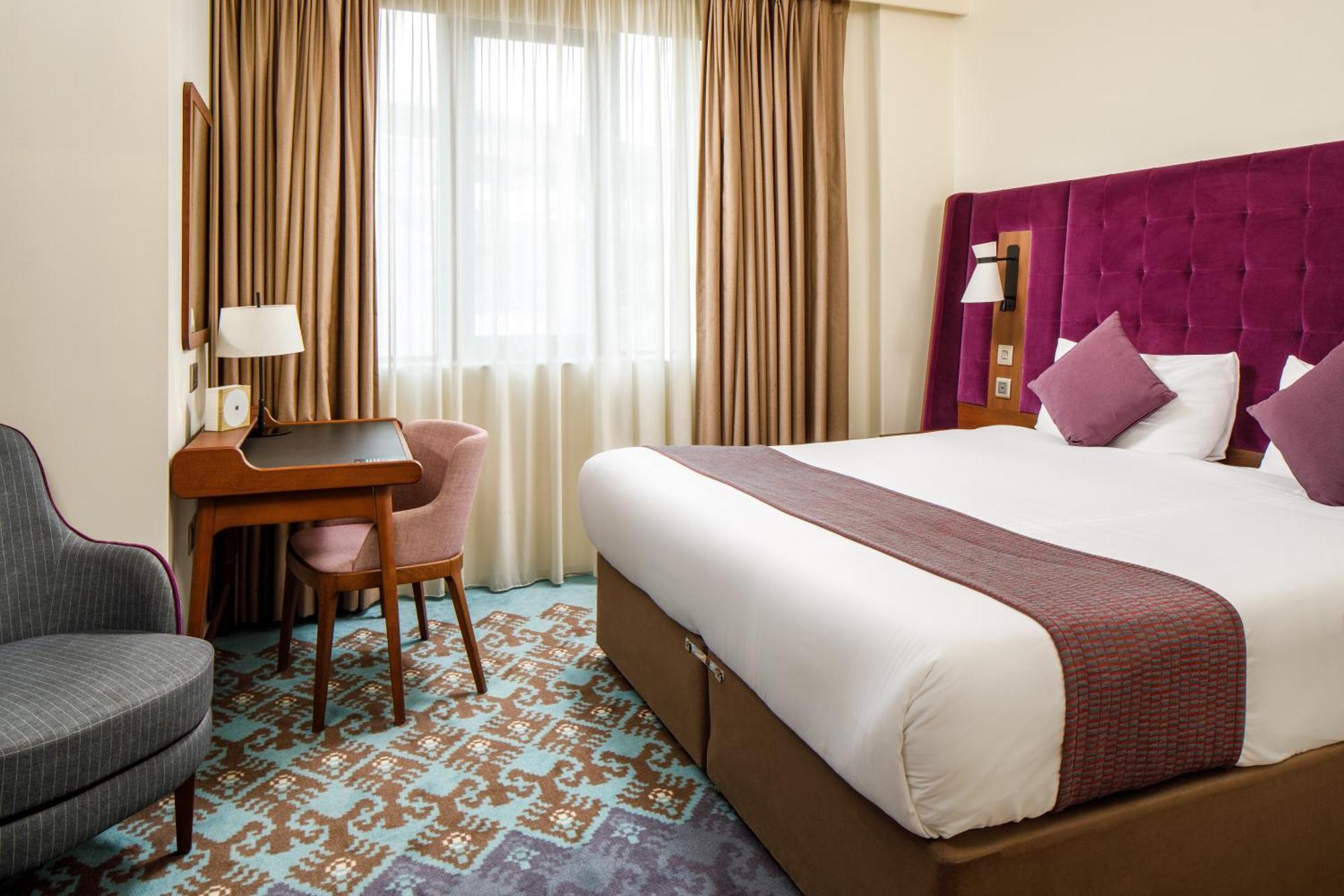 Mercure Bridge 4*