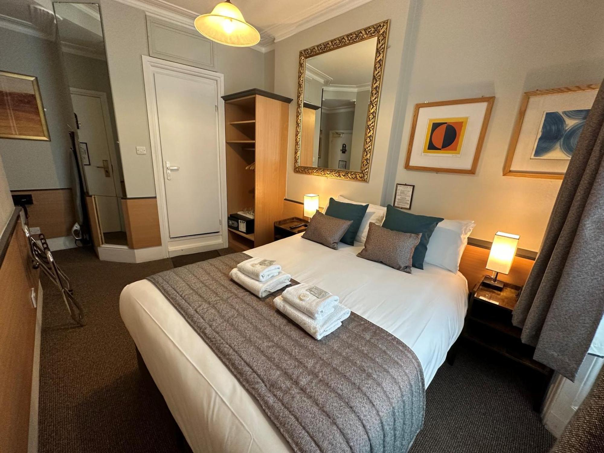 Hotel Tudor Court