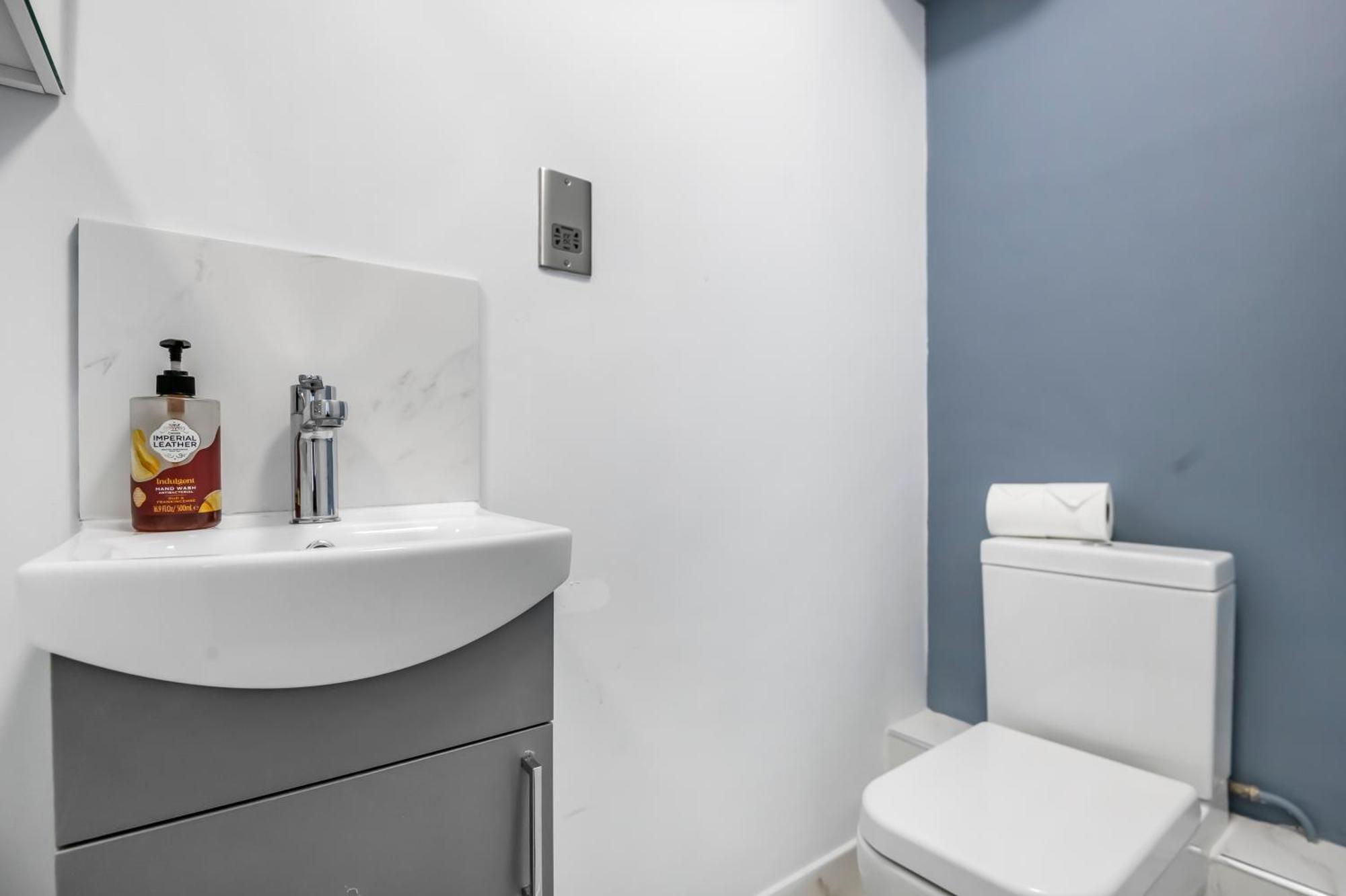 Habitación en casa particular Two Stunning Bedrooms & Private Balcony & River View Londres