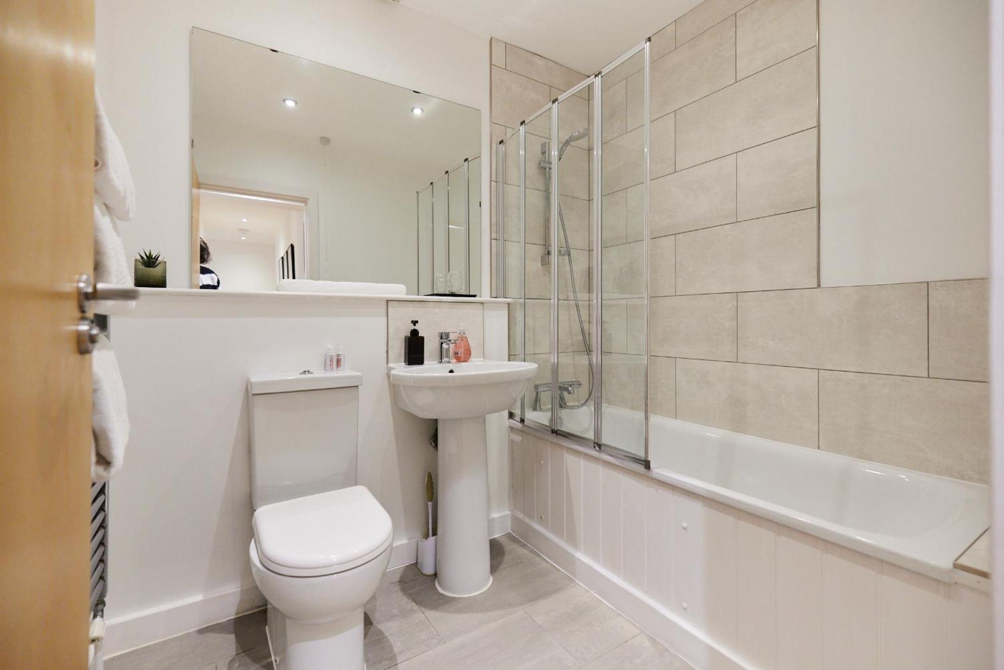The Putney Escape - Trendy 2bdr Flat With Terrace + Parking Appartement