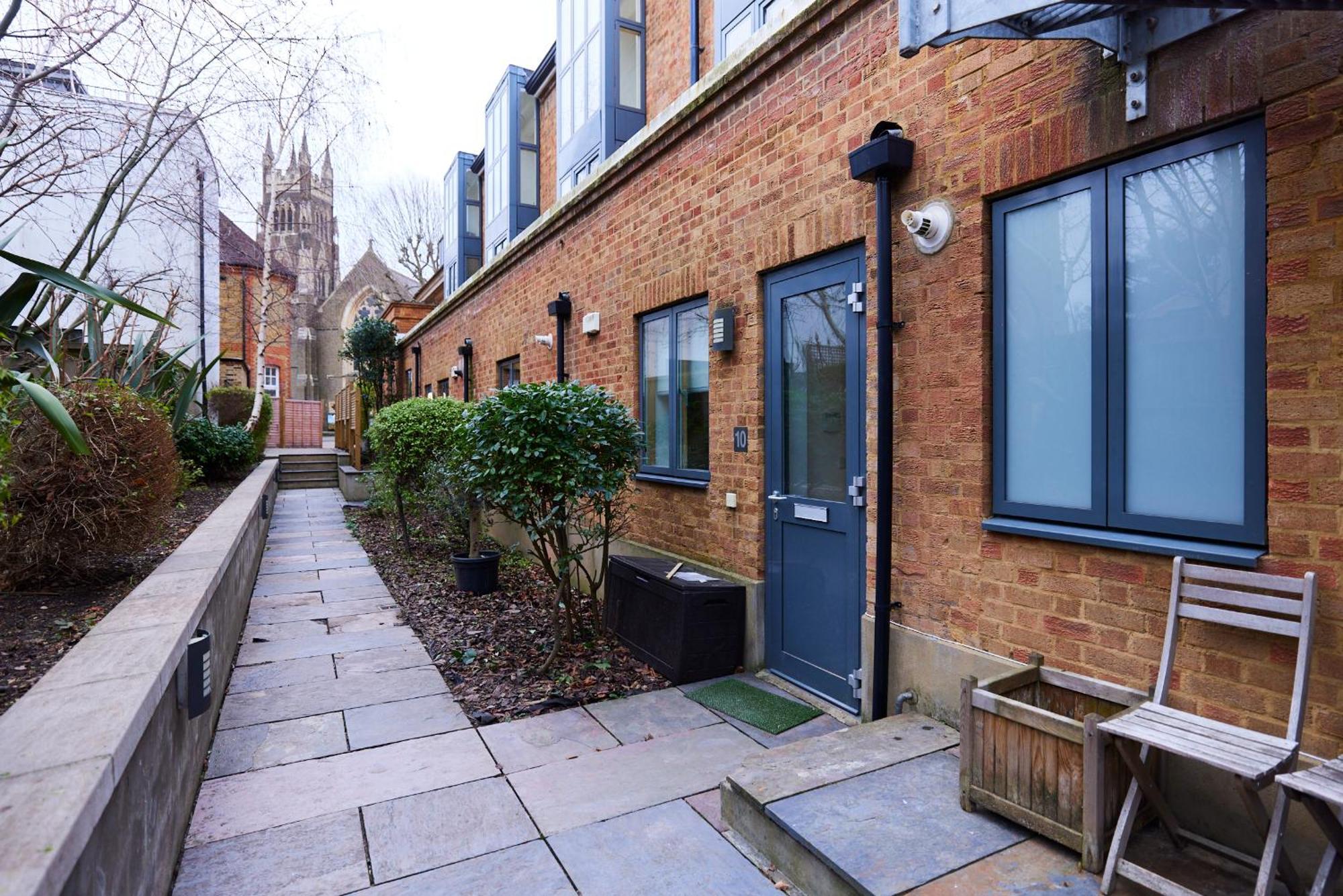 The Putney Escape - Trendy 2bdr Flat With Terrace + Parking * Londen