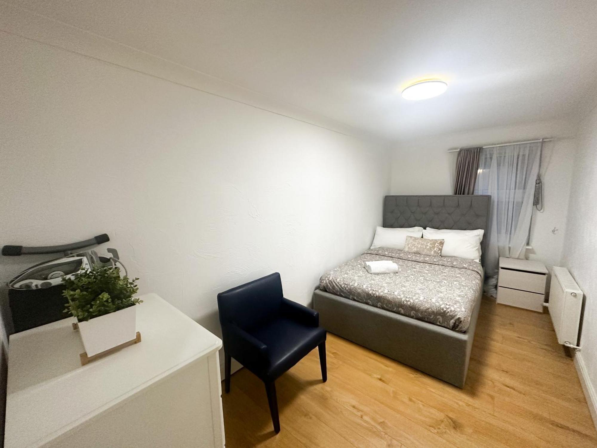 Flat 4, In Aldgate * Londen