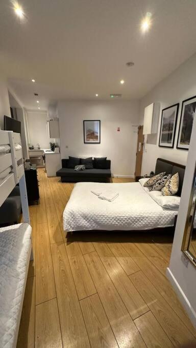 Sleep 6 Piccadilly Grand In Vr5 Apartment London