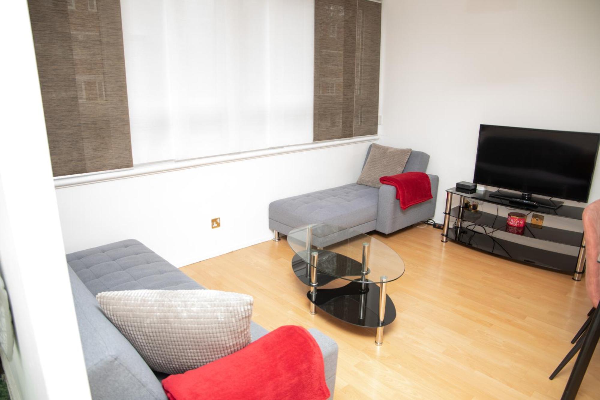 Bright And Spacious One Bedroom Apartment, Free Parking