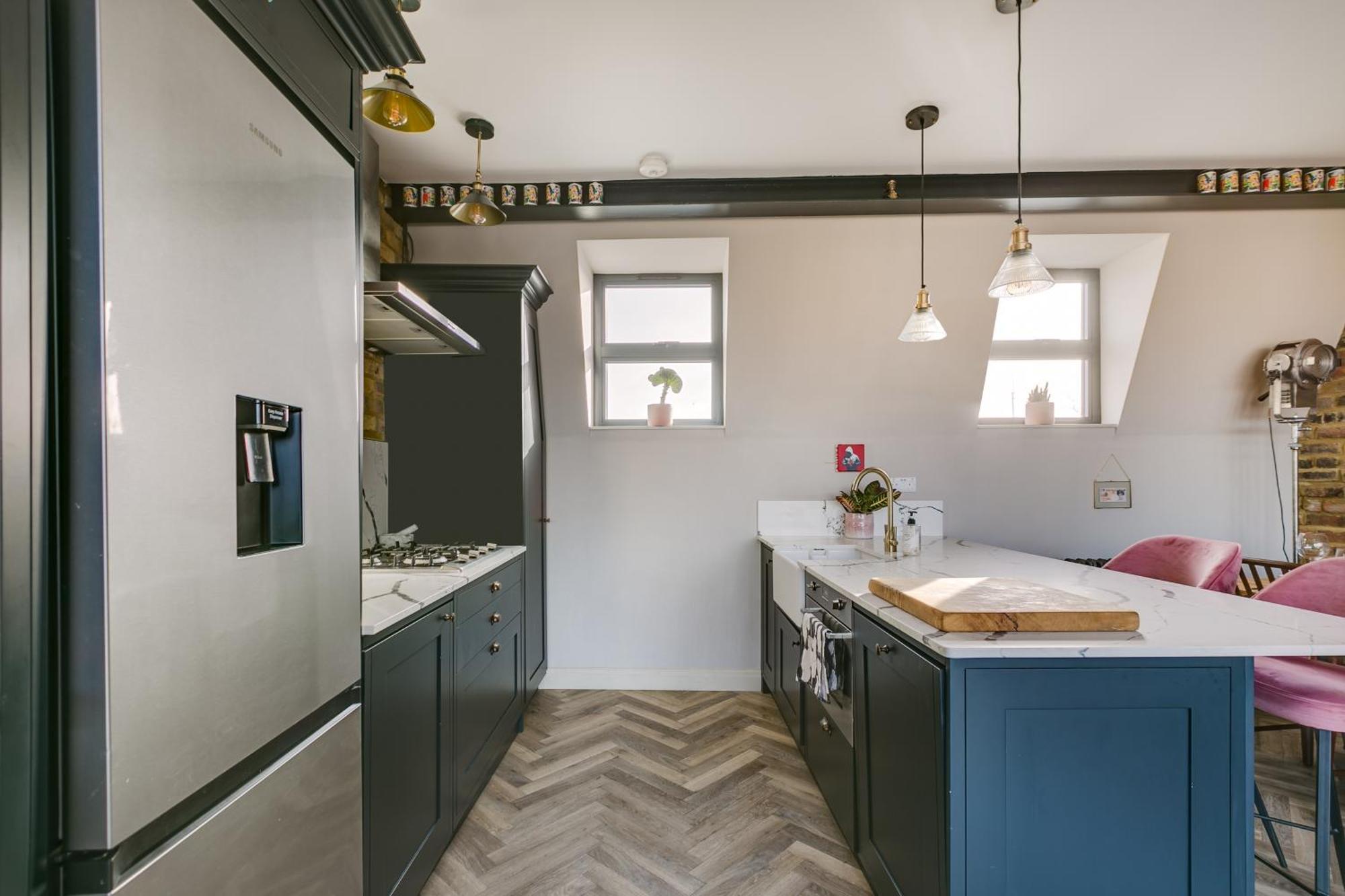 Stylish 2 Bed Flat With Balcony Great Views Nrtube Appartement