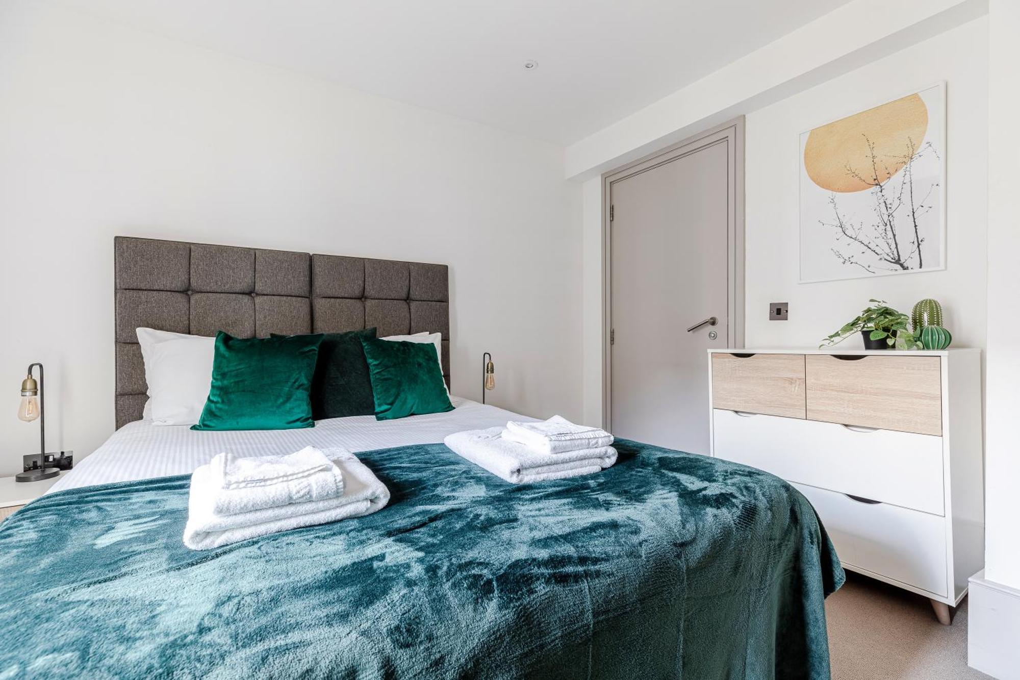 Prime Gloucester Road Apartment *