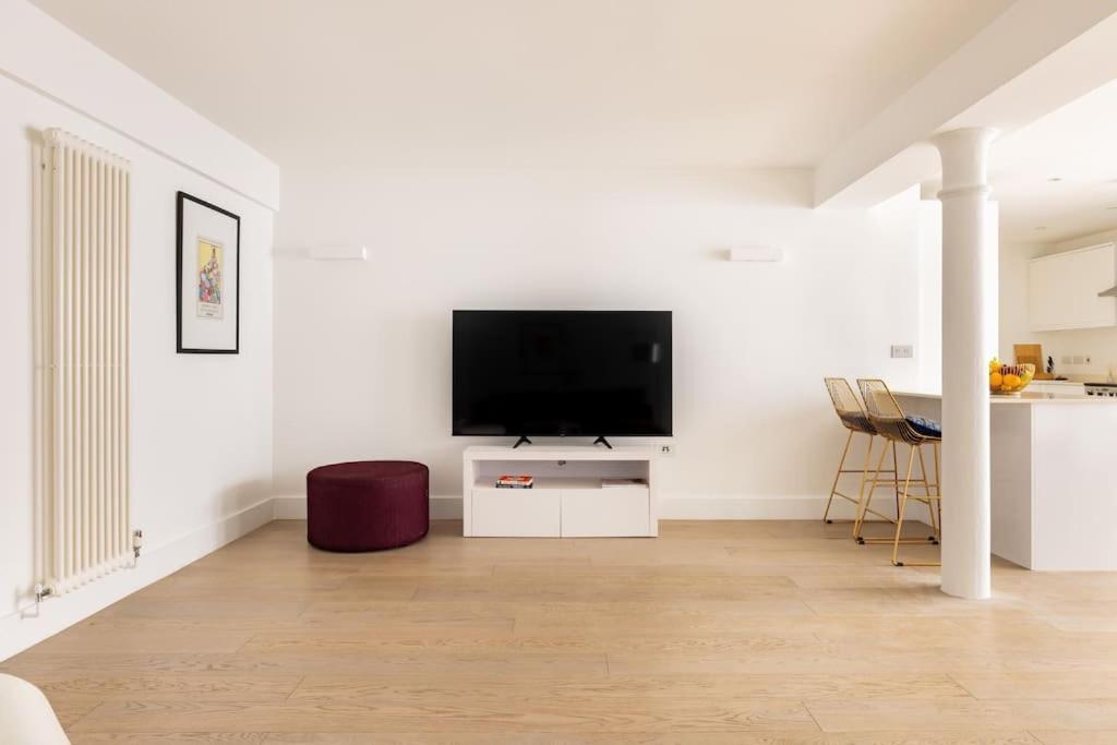 Wild Roses Serviced - Borough London