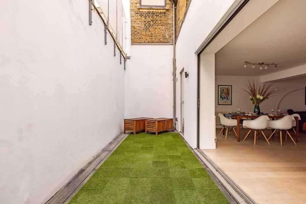 Wild Roses Serviced - Borough * London