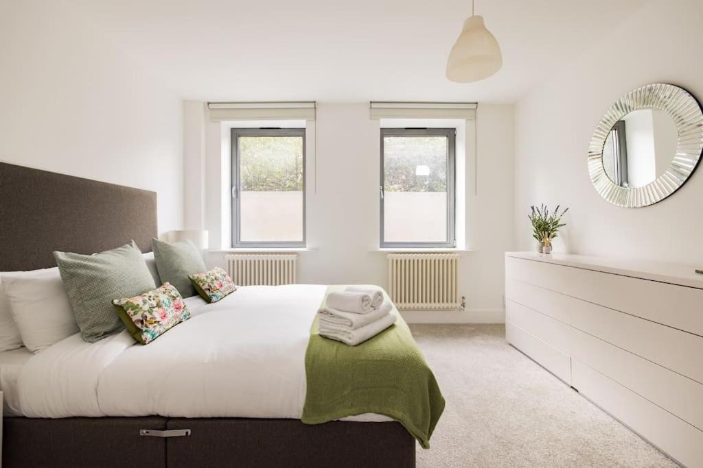 Wild Roses Serviced - Borough London
