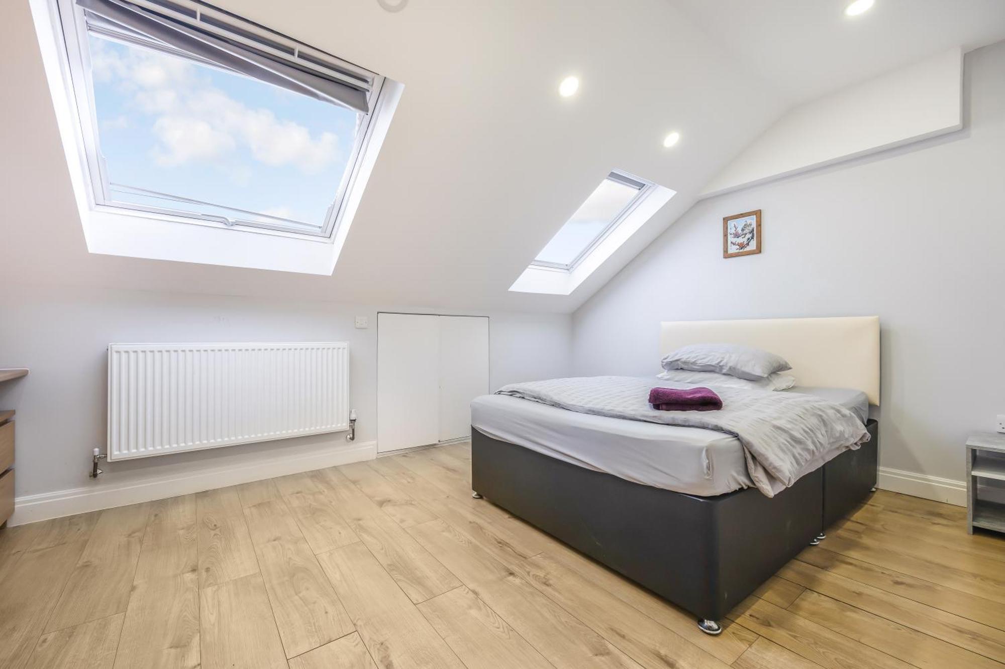 Spacious Near Hammersmith Staion Londen