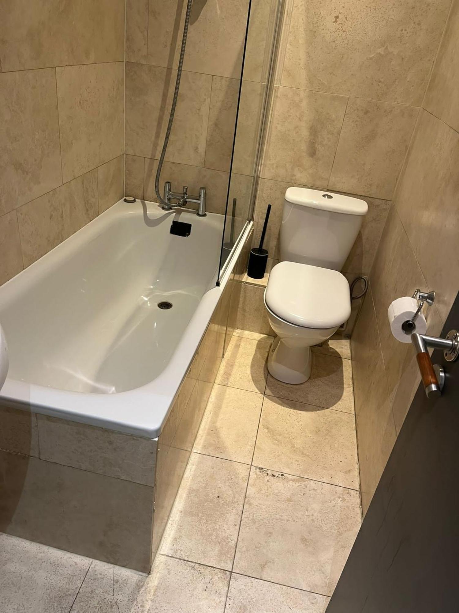 Minutes From Hammersmith And Kensington 2