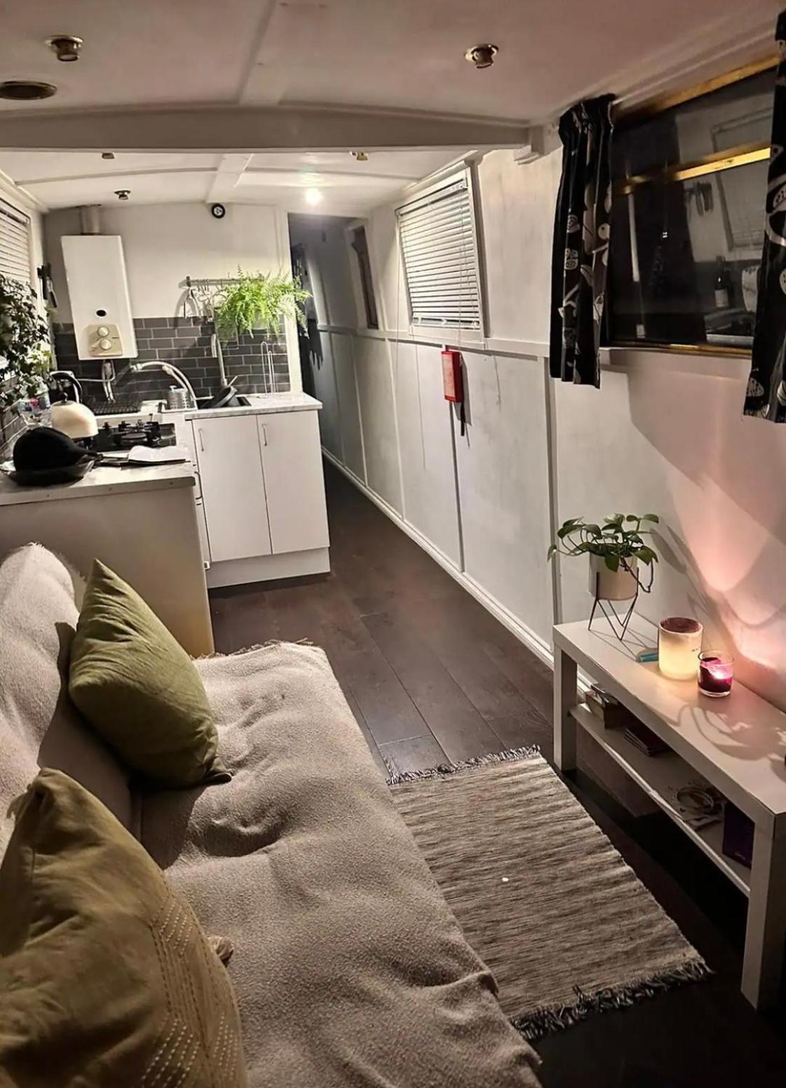 Hotel en barco Narrow Boat Moored In Londres