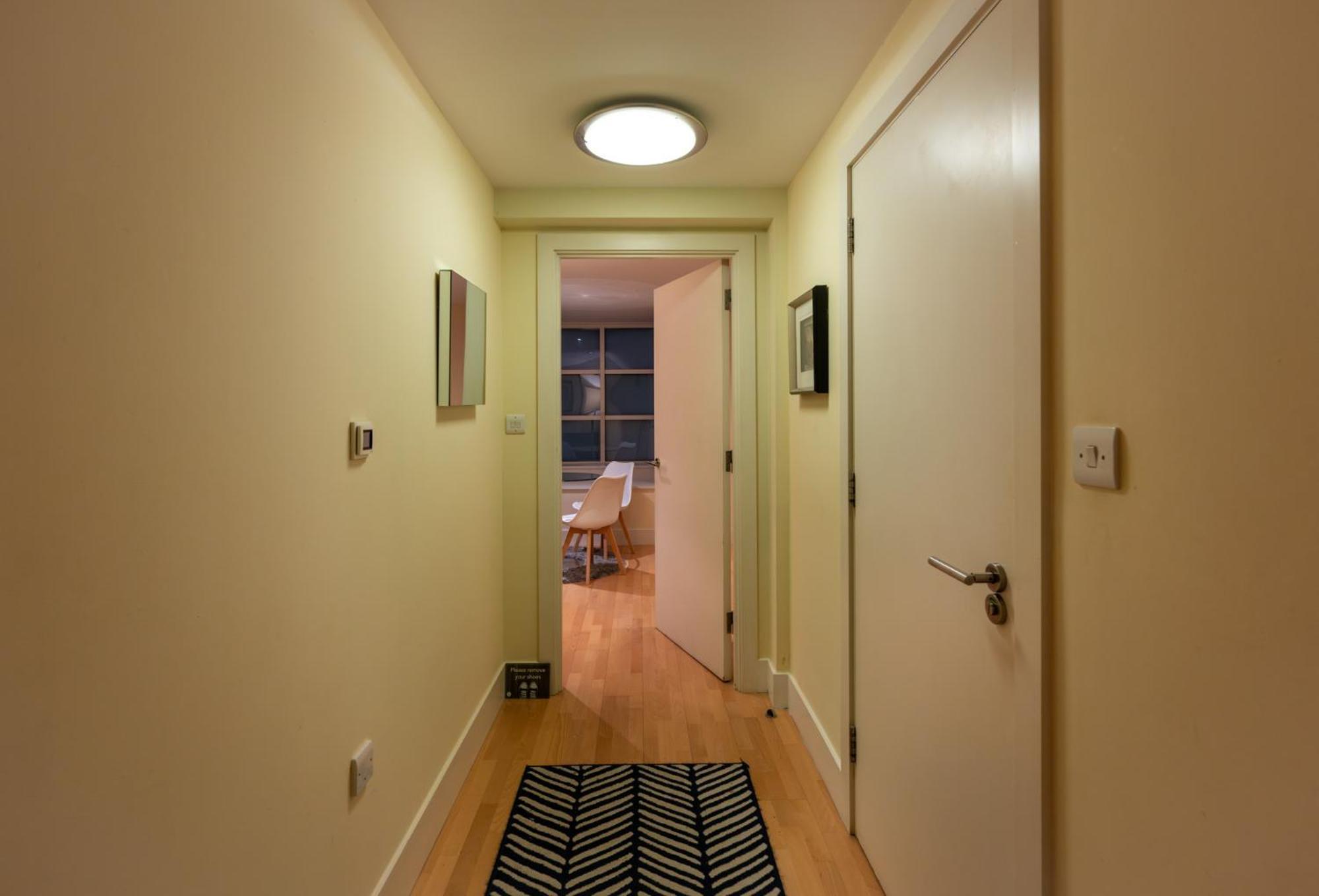 Apartment Morden In By River Thames London
