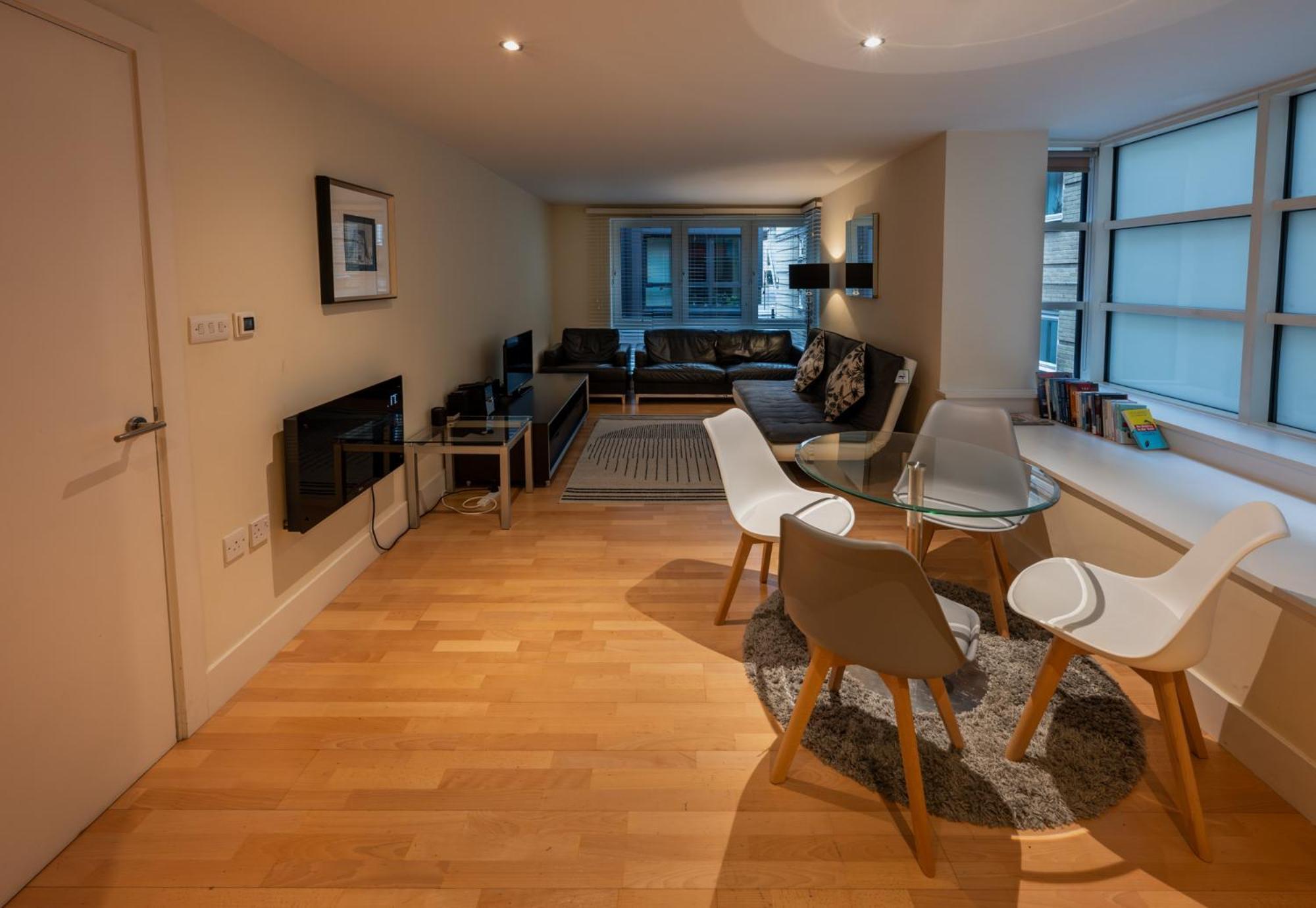 Apartment Morden In By River Thames *