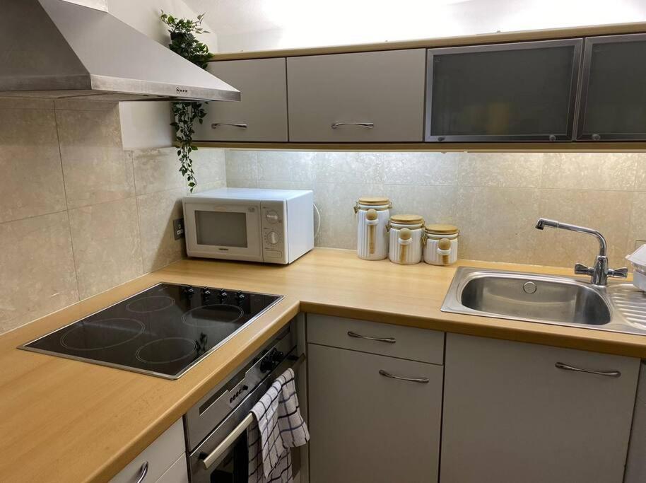 Spacious Flat In The Desirable Area Of * Londen