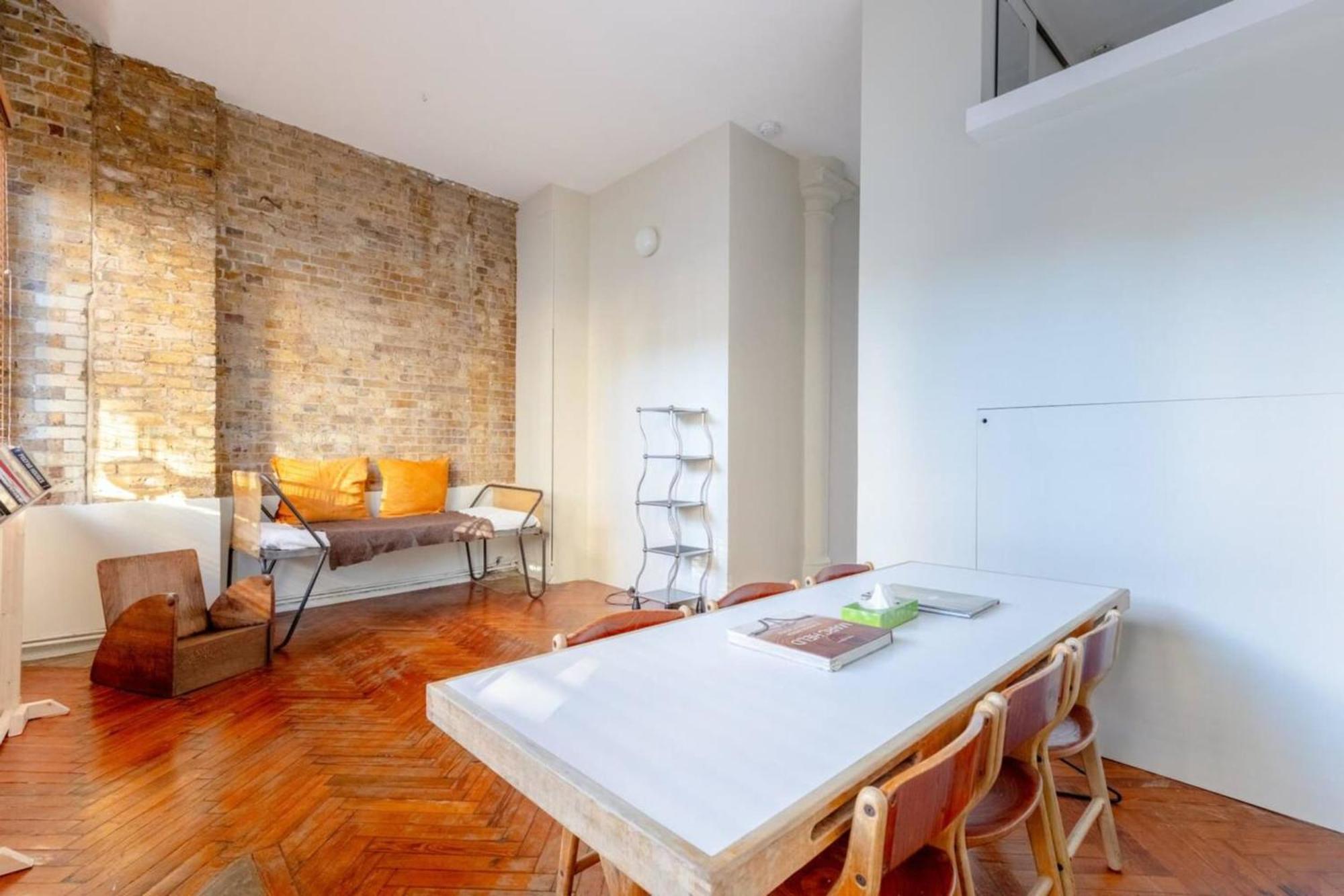 Tastefully Curated Mezzanine Flat Hackney!