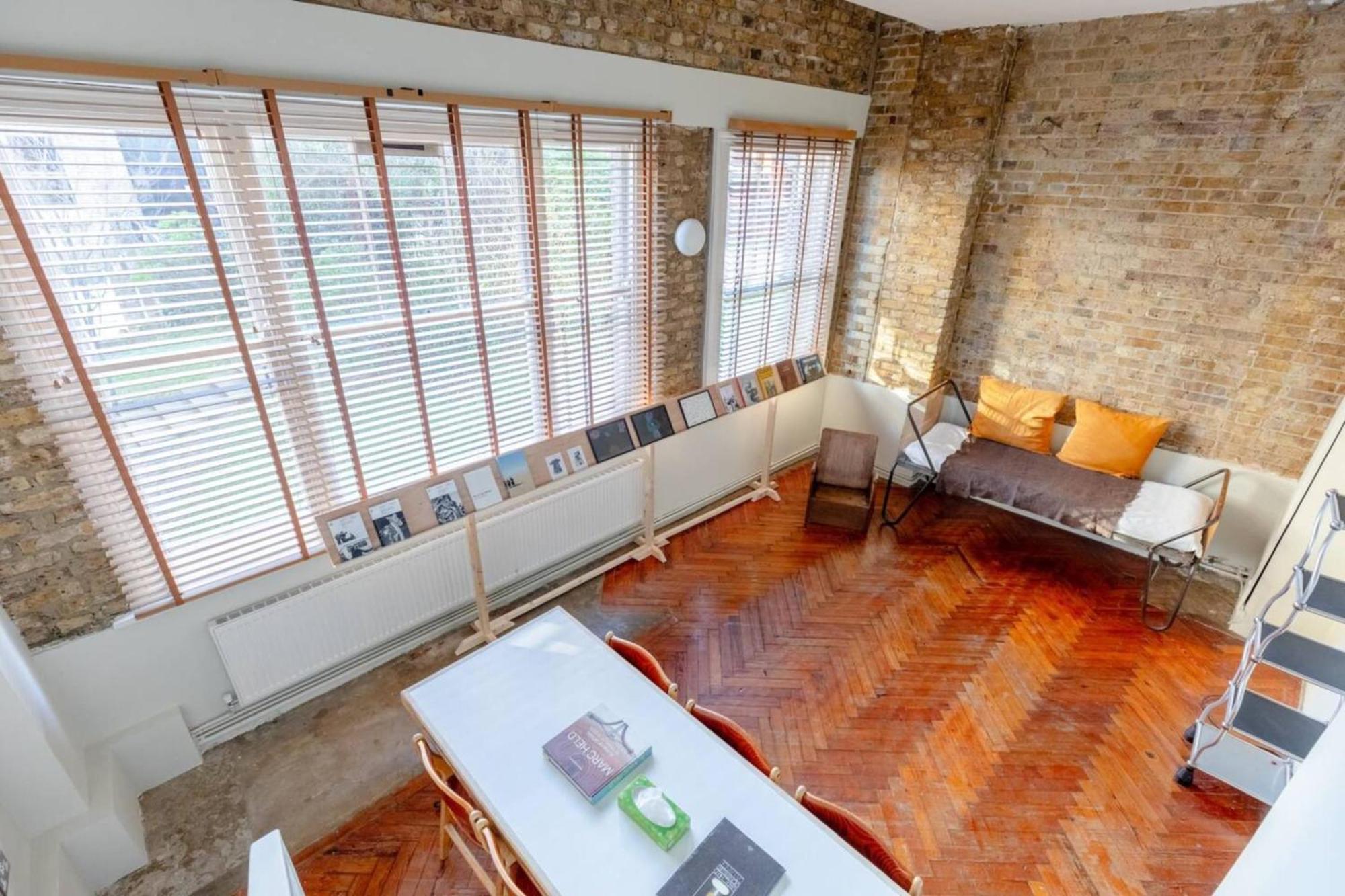 Tastefully Curated Mezzanine Flat Hackney! London