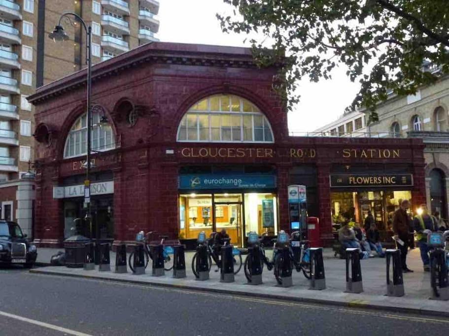 Spacious Flat In The Desirable Area Of Londen