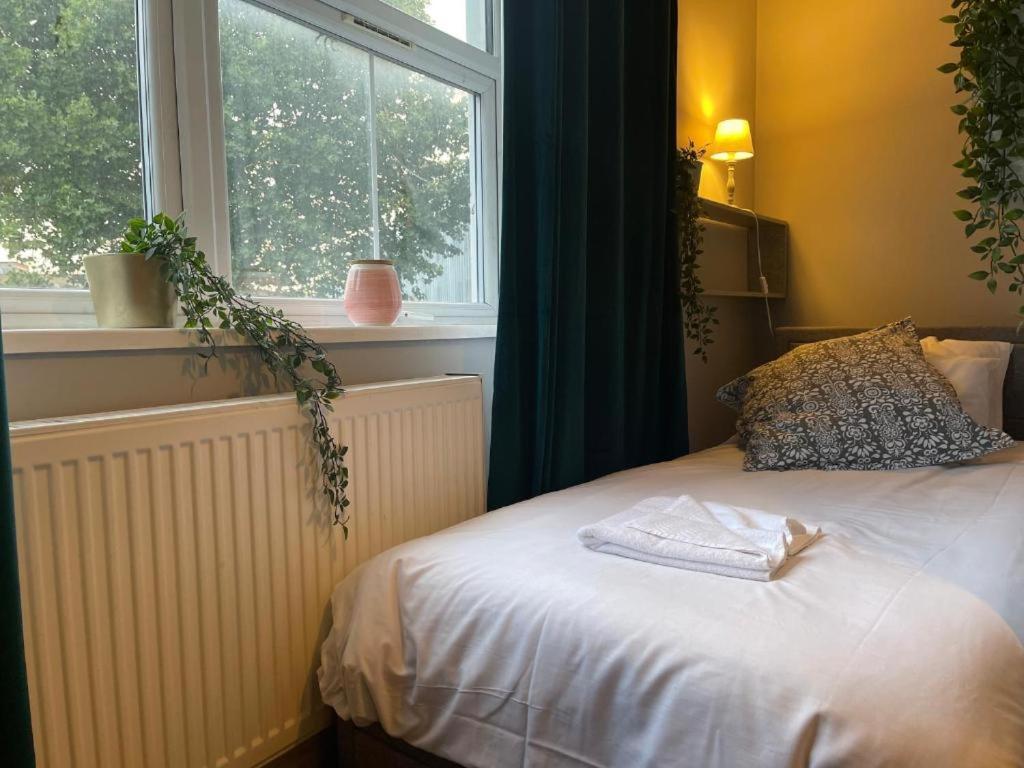 Single Bright Flat In King's Cross * London