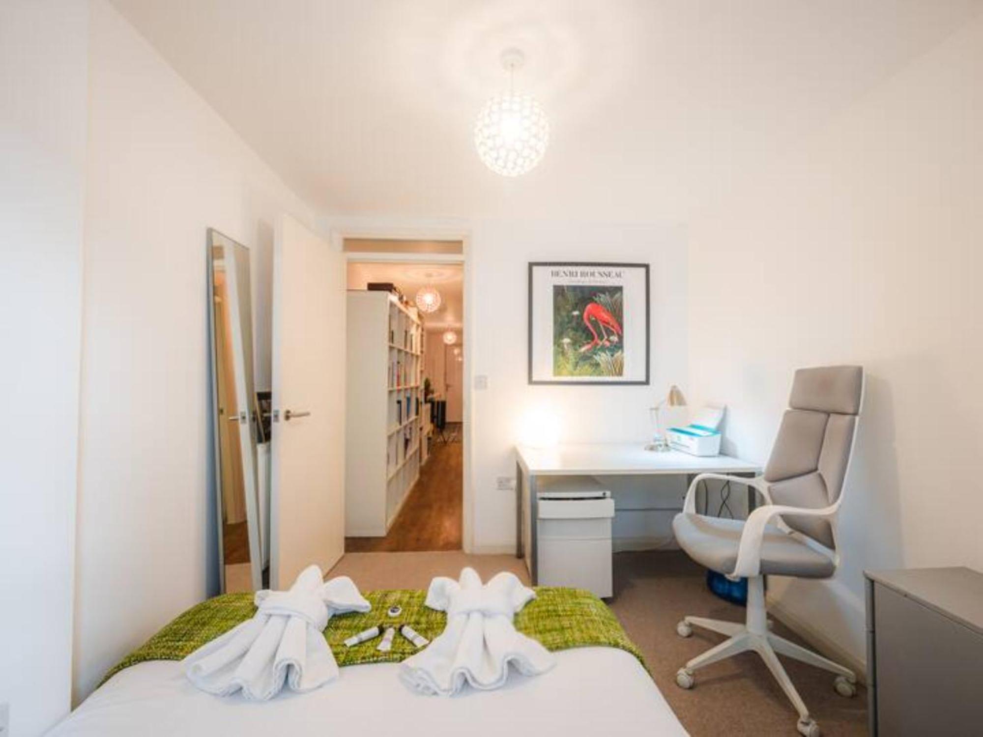 Pass The Keys Modern 2-bed With Private Balcony, Near Dalston Junction Station - Ideal Urban Retreat! Apartment London