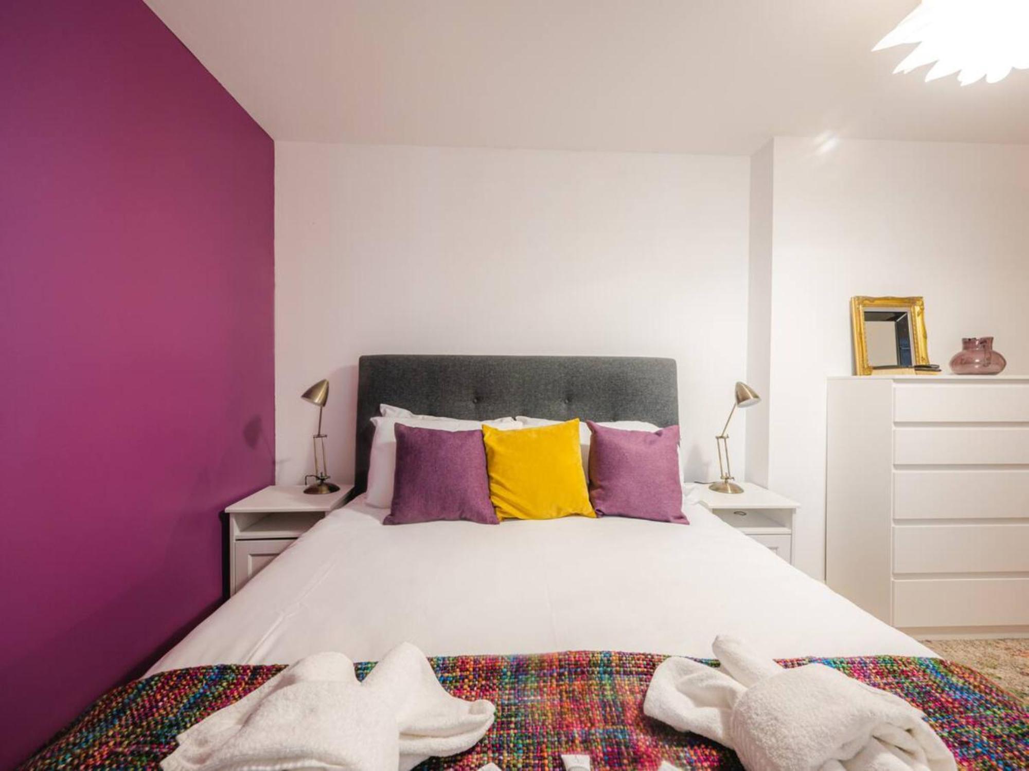 Pass The Keys Modern 2-bed With Private Balcony, Near Dalston Junction Station - Ideal Urban Retreat!