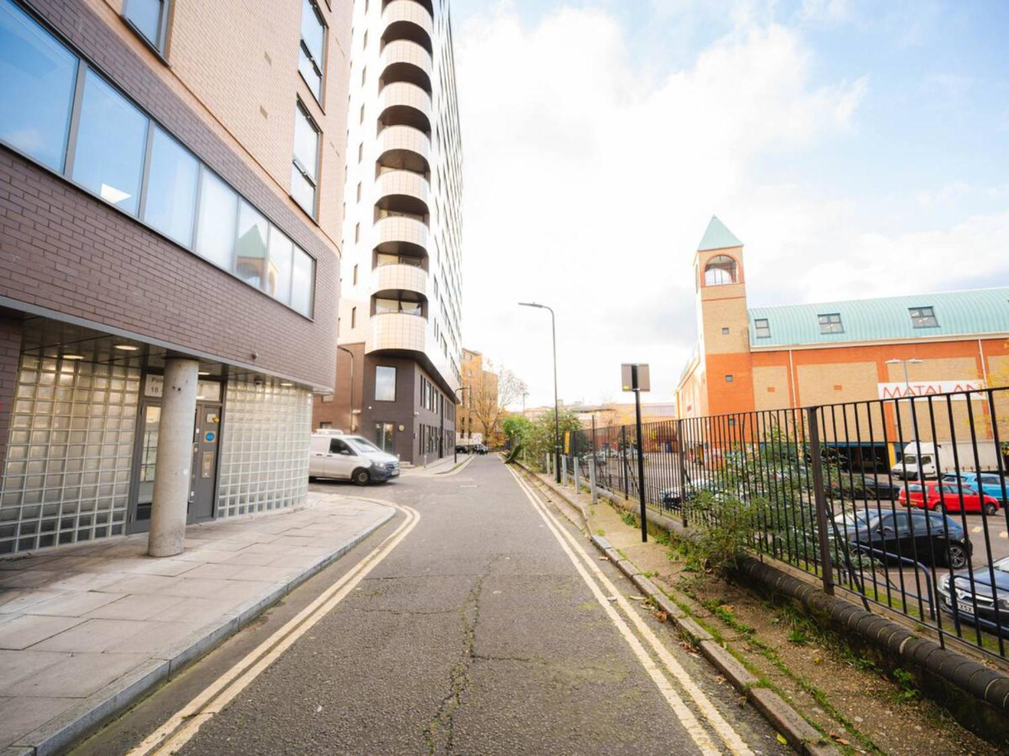 Pass The Keys Modern 2-bed With Private Balcony, Near Dalston Junction Station - Ideal Urban Retreat! Apartment