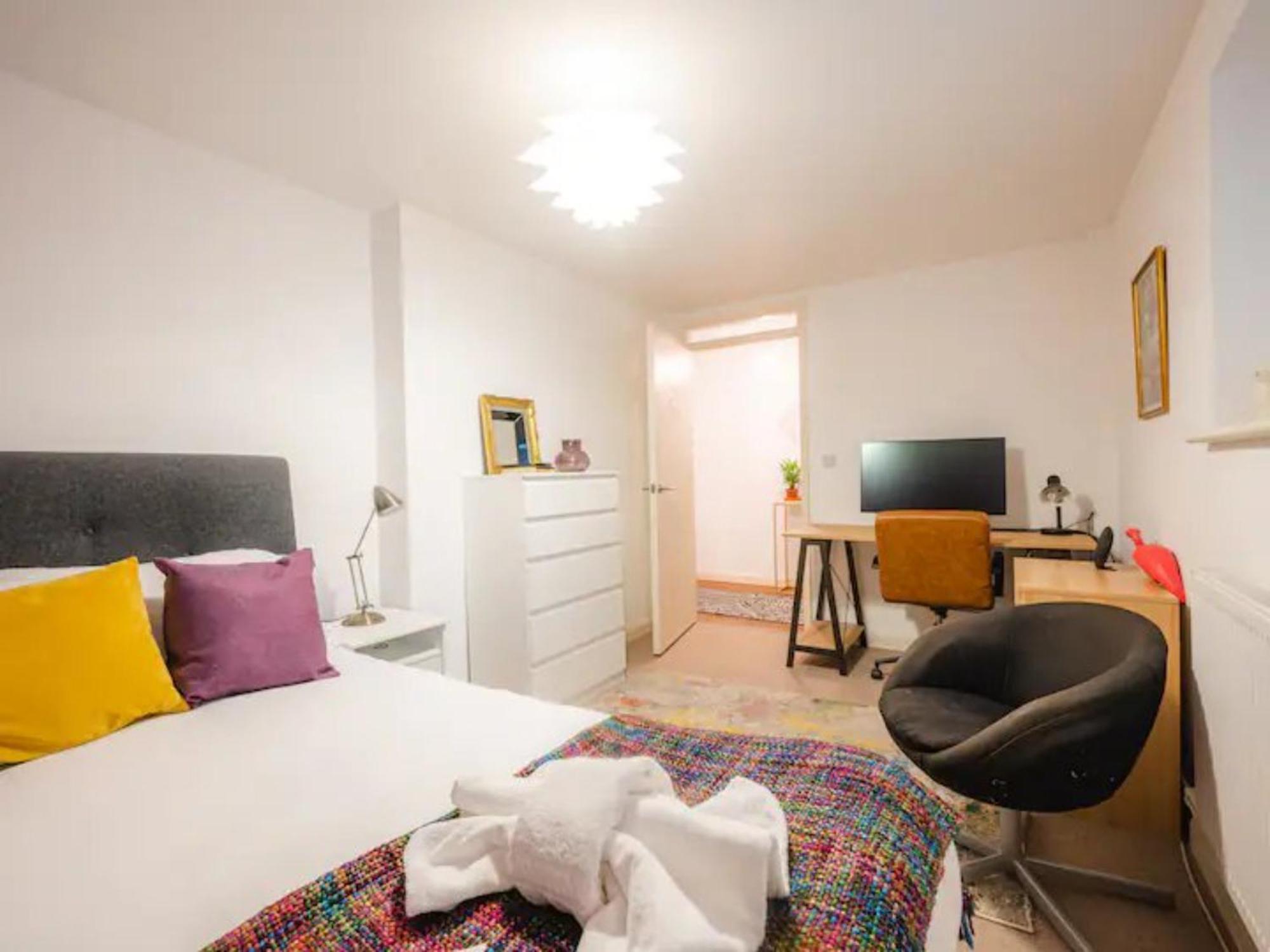 Pass The Keys Modern 2-bed With Private Balcony, Near Dalston Junction Station - Ideal Urban Retreat! Apartment London