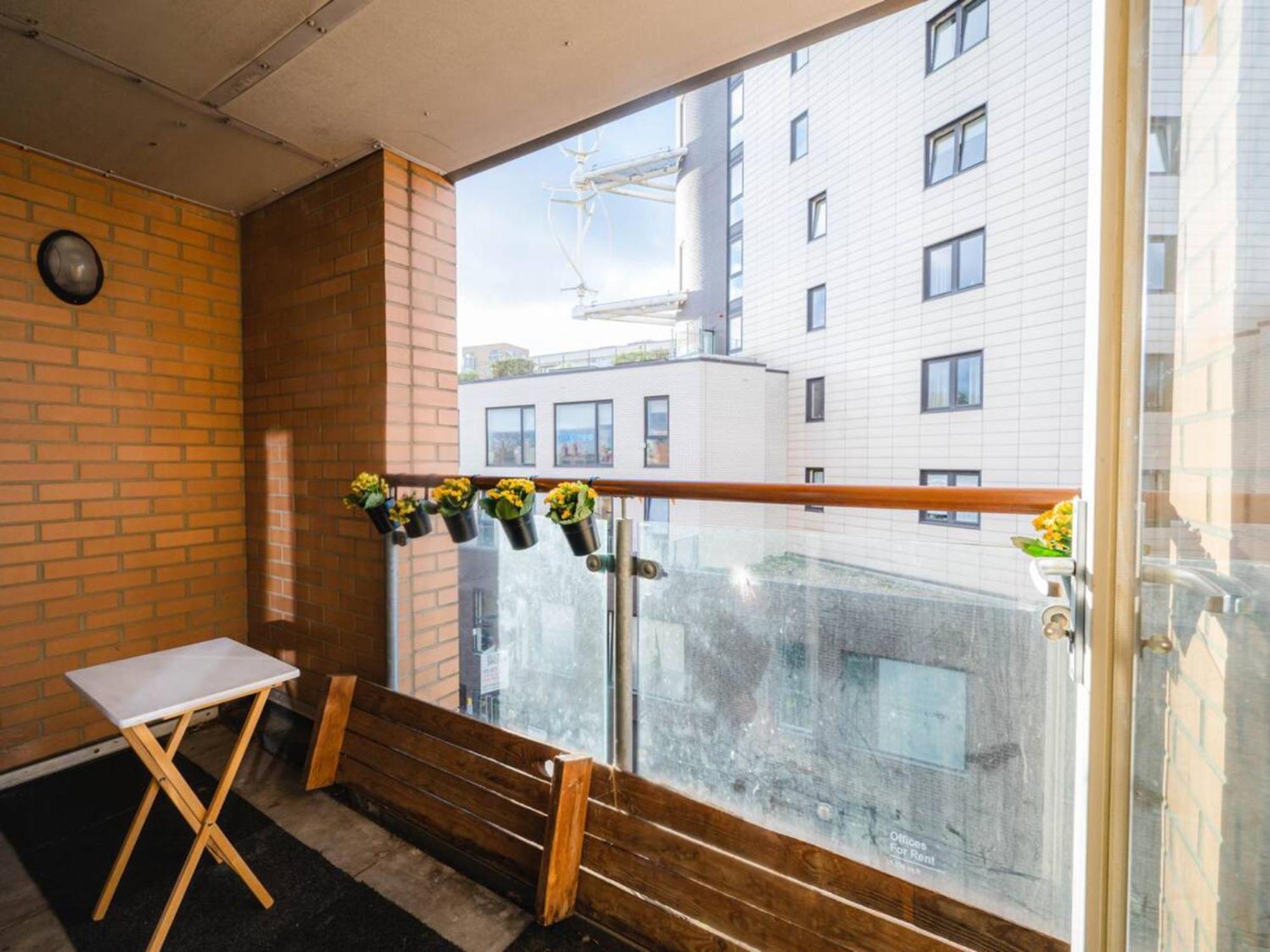 Pass The Keys Modern 2-bed With Private Balcony, Near Dalston Junction Station - Ideal Urban Retreat! *