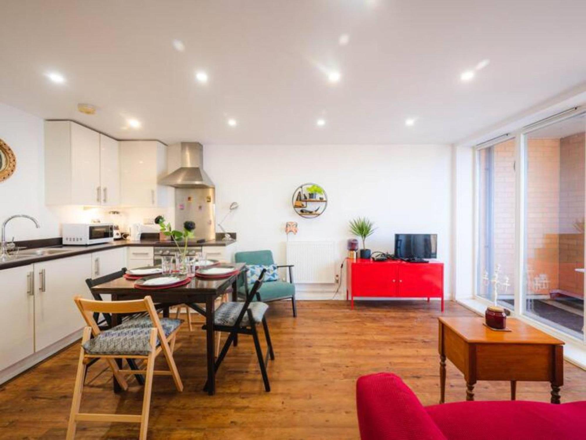 Apartment Pass The Keys Modern 2-bed With Private Balcony, Near Dalston Junction Station - Ideal Urban Retreat! London